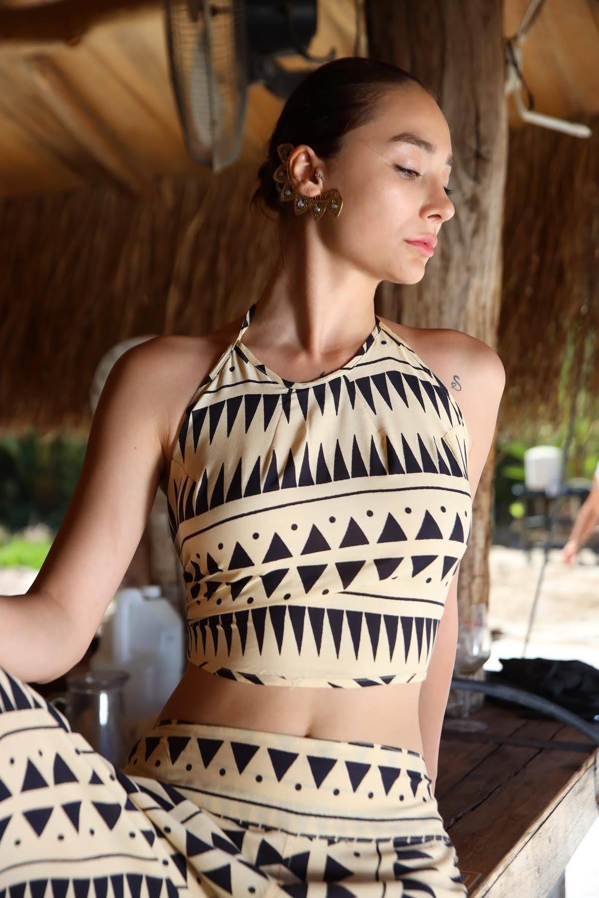  Bej Desenli Yarasa Pantolon ve Crop Top Takım