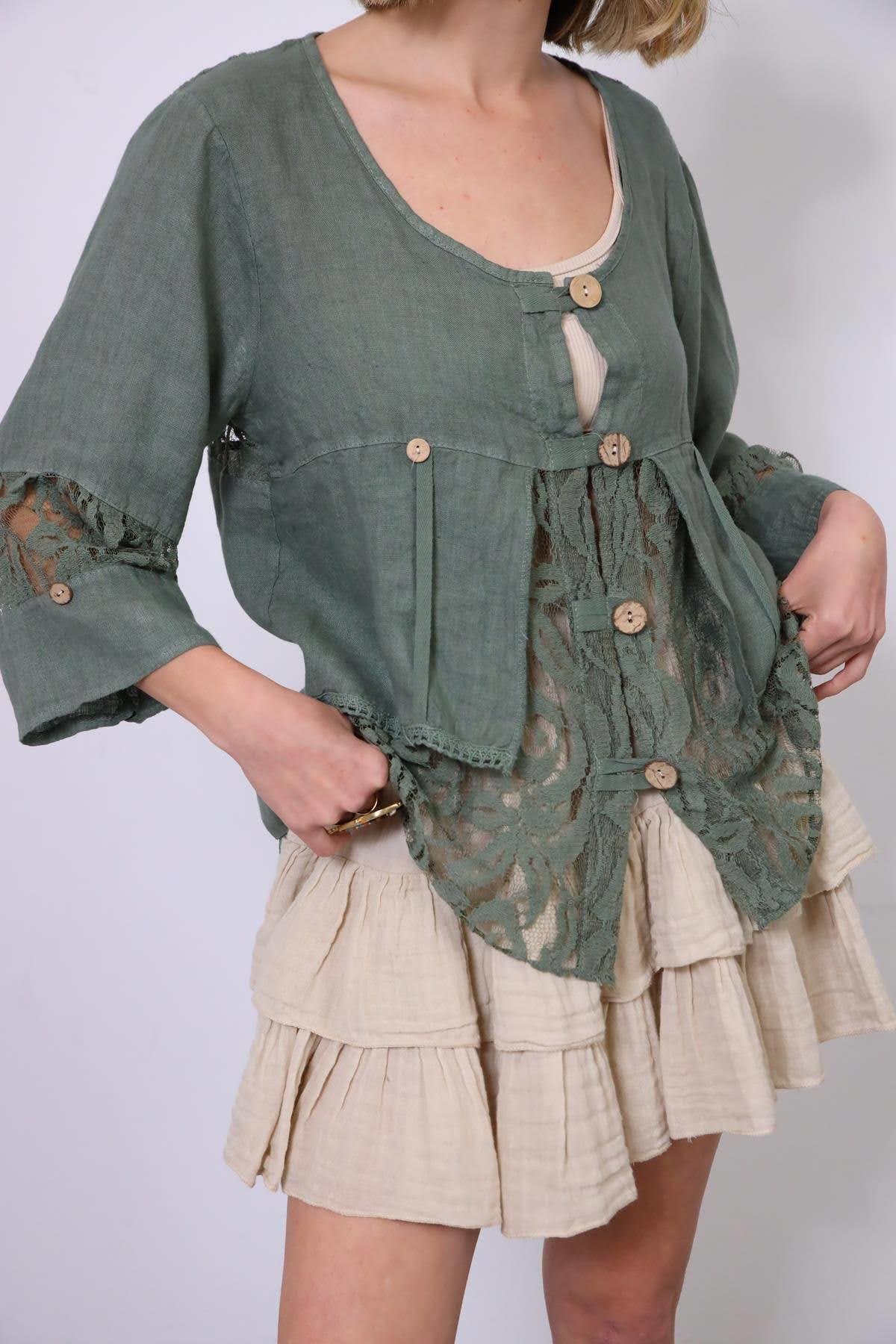 Haki Tahta Düğmeli Dantel Detaylı Keten Bluz - Şaman Butik Haki Tahta Düğmeli Dantel Detaylı Keten Bluz