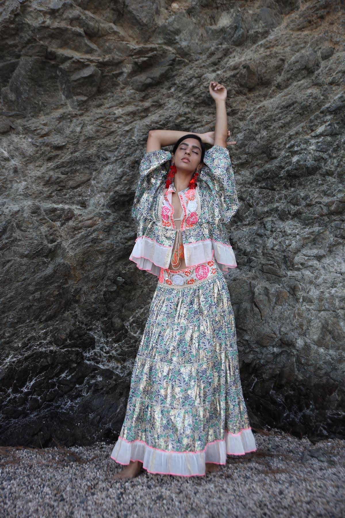  Renkli Otantik Desenli Altın Varaklı Ceket ve Etek Takım