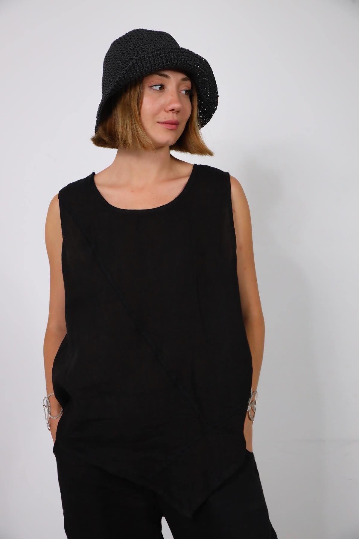  Siyah Dikişli Sıfır Kol Bluz ve Pantolon Keten Takım