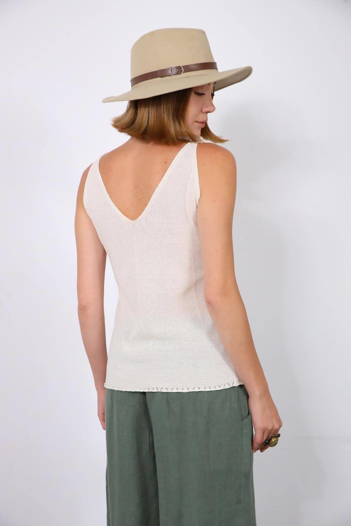 Ekru Önü Arkası V Yaka Sıfır Kol Triko Bluz - Şaman Butik Ekru Önü Arkası V Yaka Sıfır Kol Triko Bluz