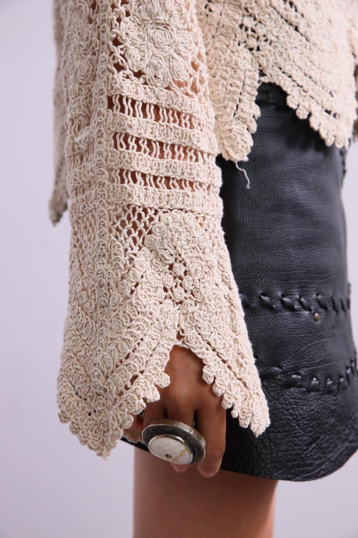  Krem Rengi Dantel Detaylı Kısa Hırka