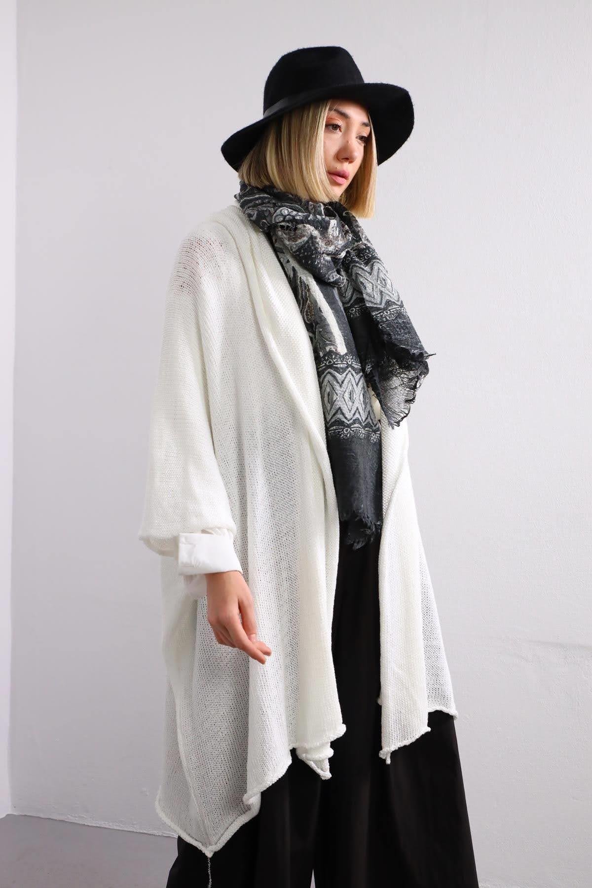  Beyaz Şallı Arkası Dikişli Hırka