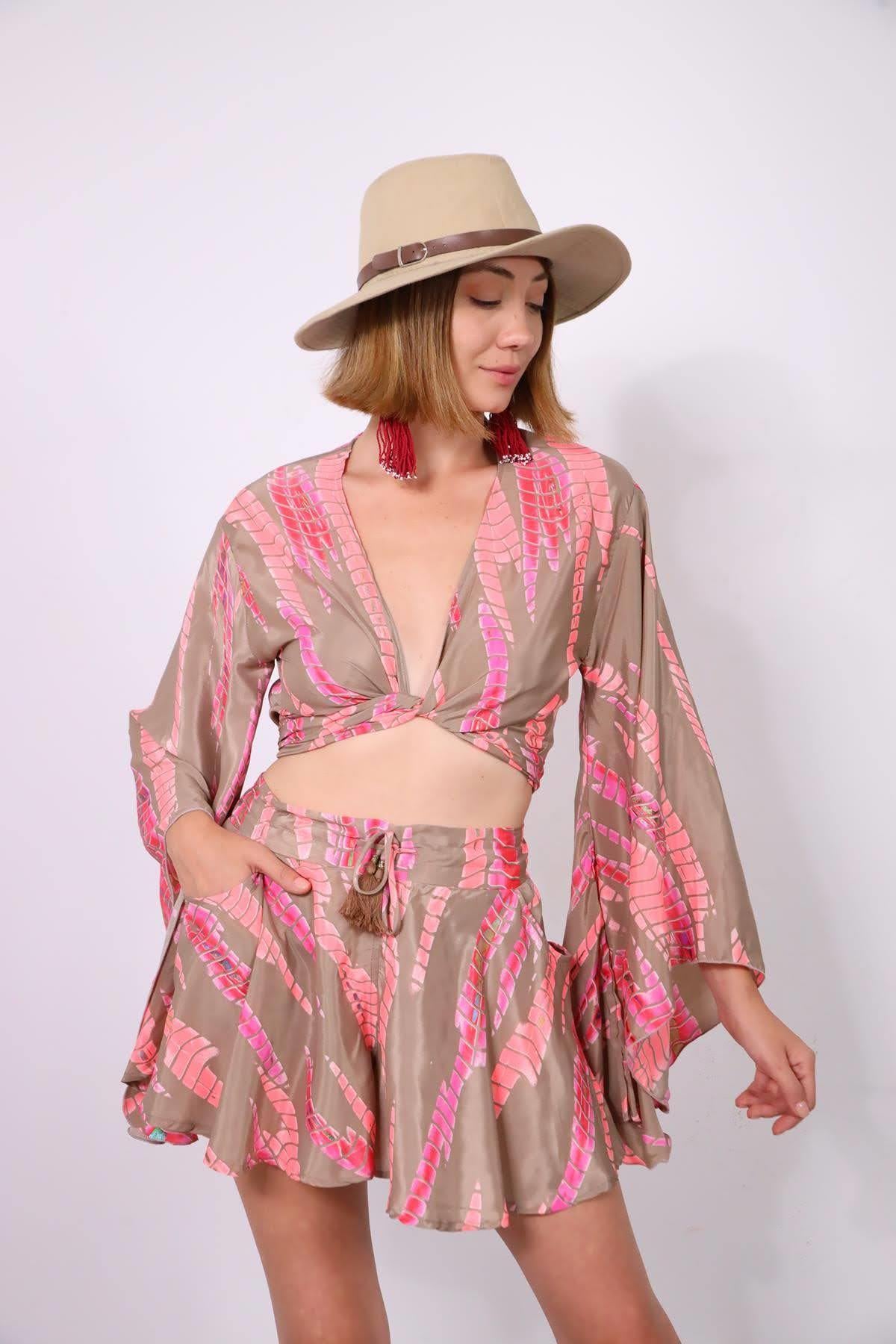 Vizon Rengi Desenli İpek Şort Etek - Şaman Butik Vizon Rengi Desenli İpek Şort Etek