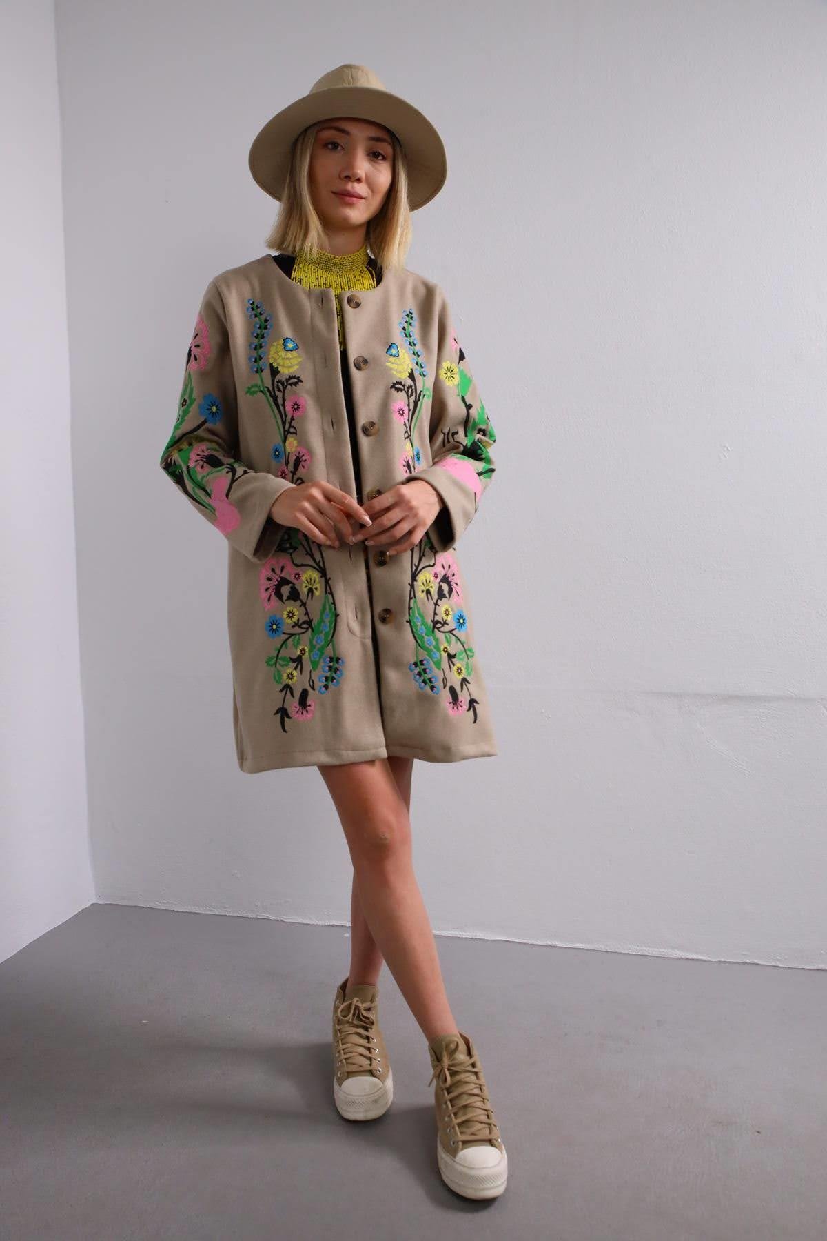 Vizon Rengi Çiçek İşlemeli Kaşe Ceket - Şaman Butik Vizon Rengi Çiçek İşlemeli Kaşe Ceket