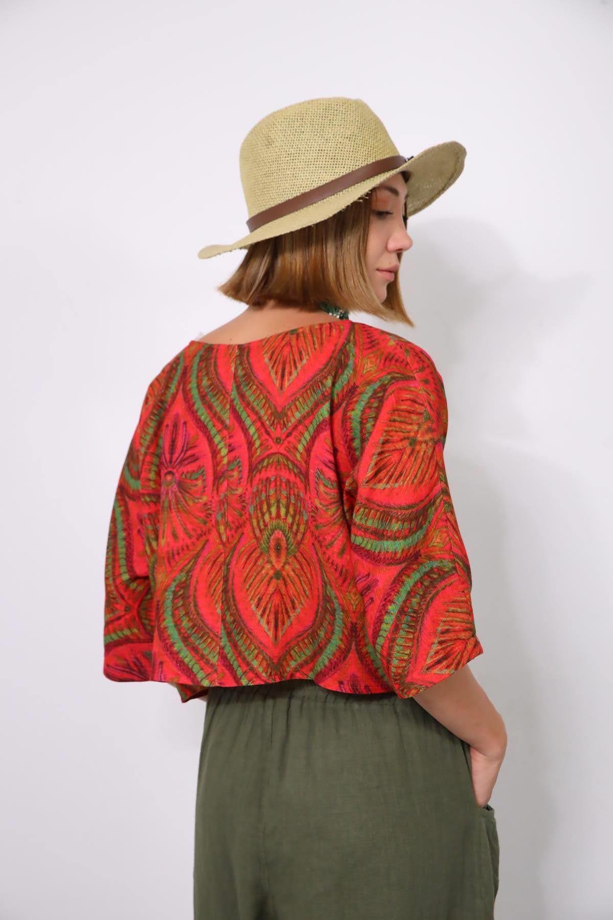 Kırmızı Desenli Kayık Yaka Düşük Omuz Crop Bluz - Şaman Butik Kırmızı Desenli Kayık Yaka Düşük Omuz Crop Bluz