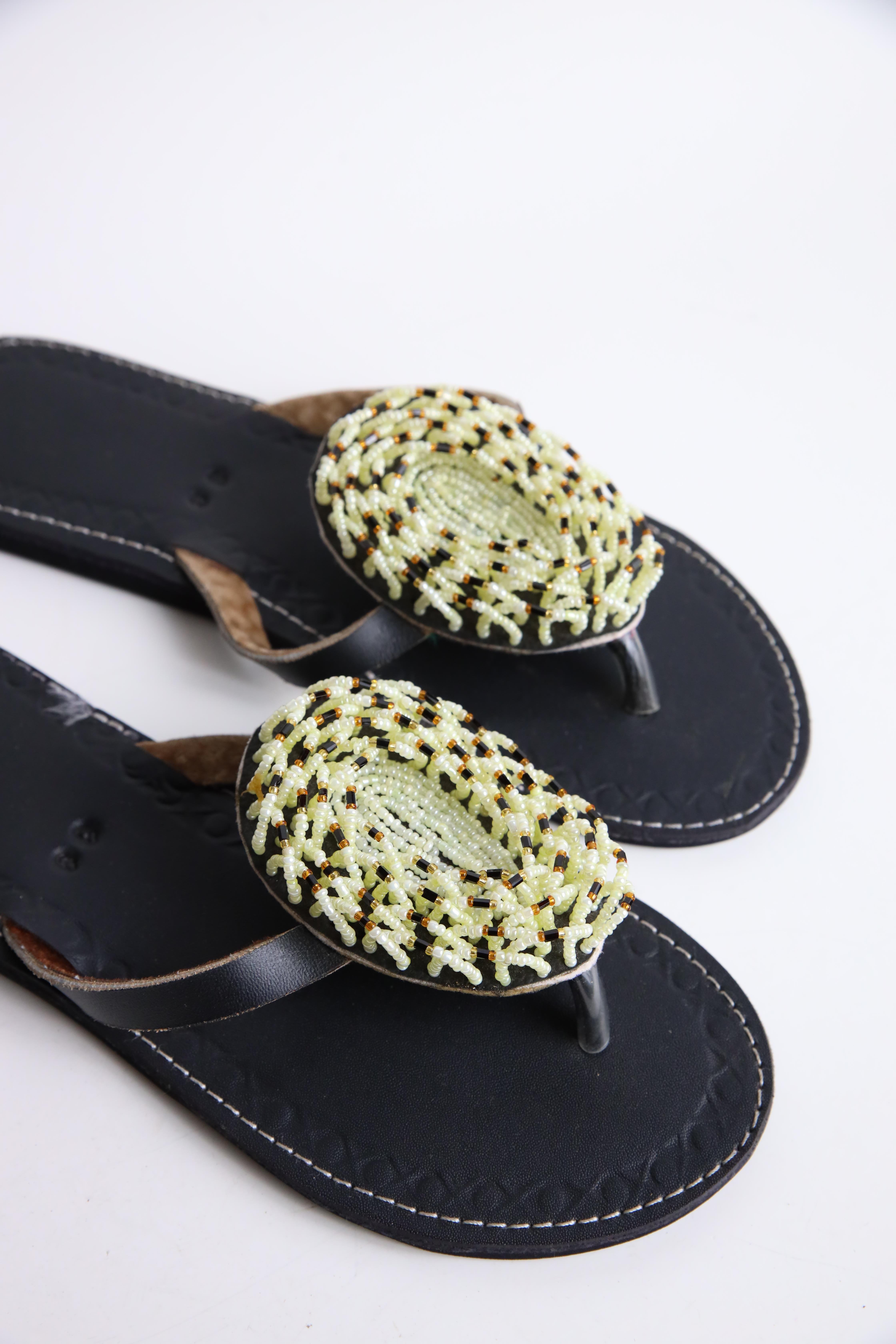 Siyah Boncuk İşlemeli Parmak Arası Terlik - Şaman Butik Siyah Boncuk İşlemeli Parmak Arası Terlik