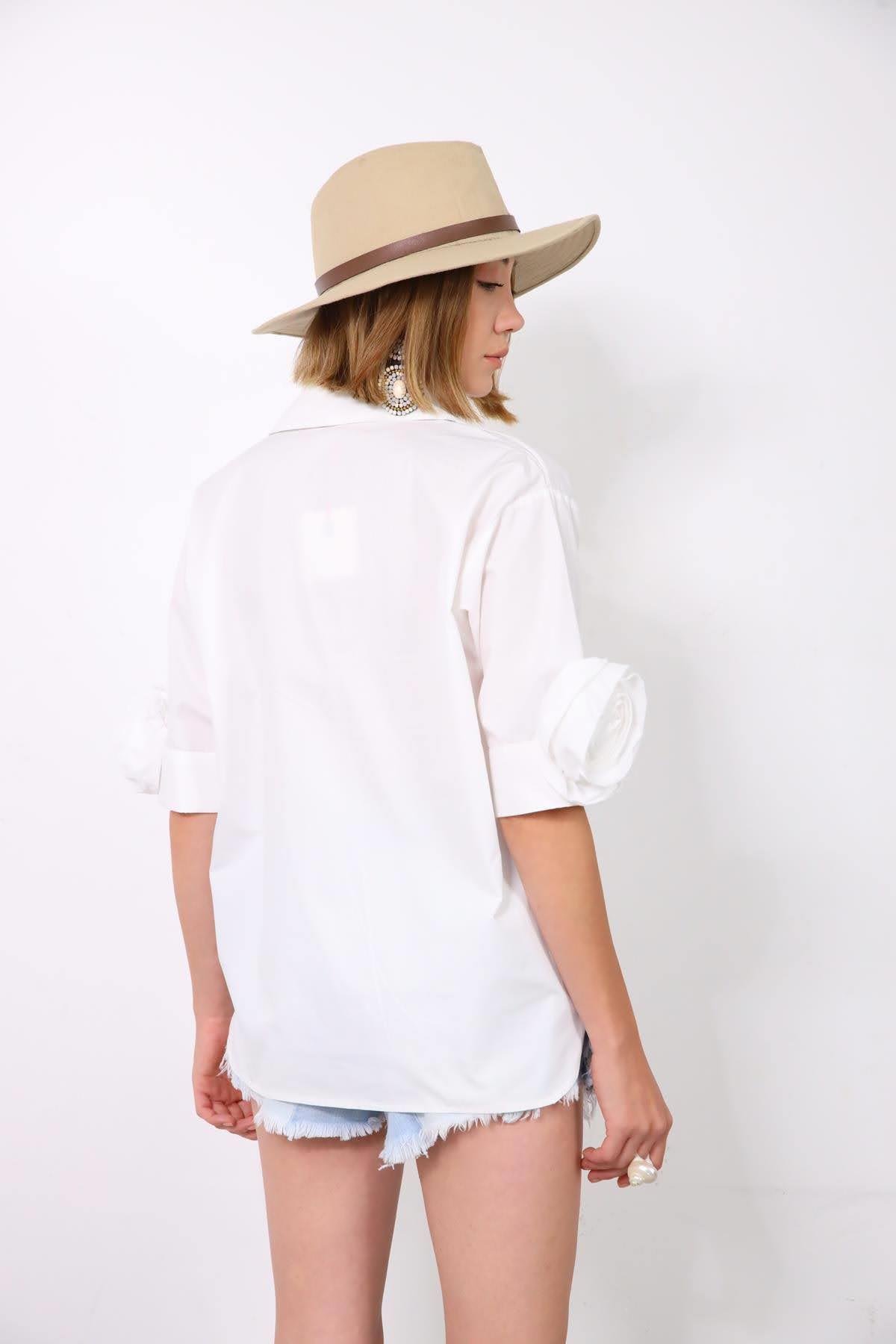  Beyaz Kolu Gül Detaylı Gömlek