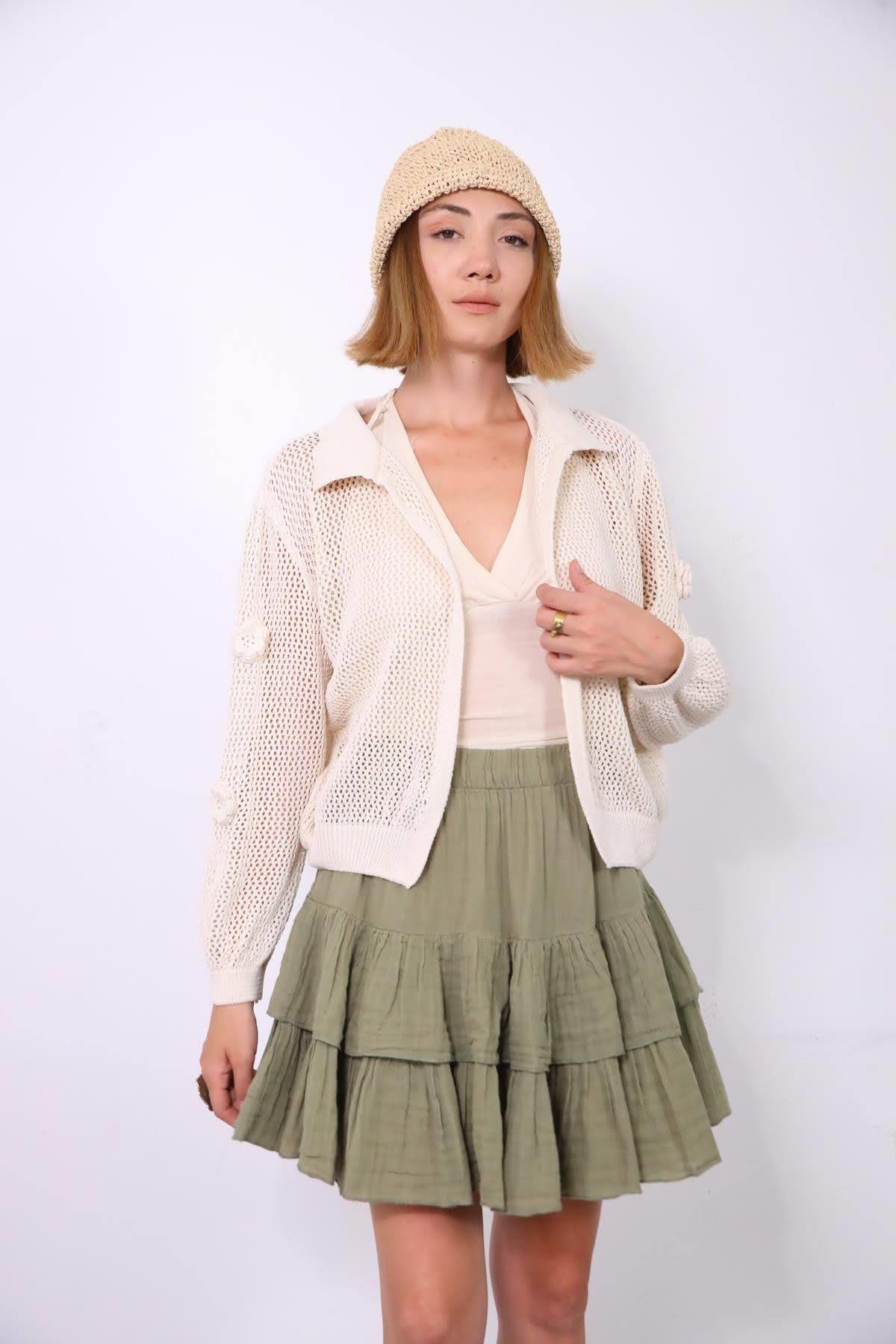  Krem Rengi Kolları Gül Detaylı File Hırka