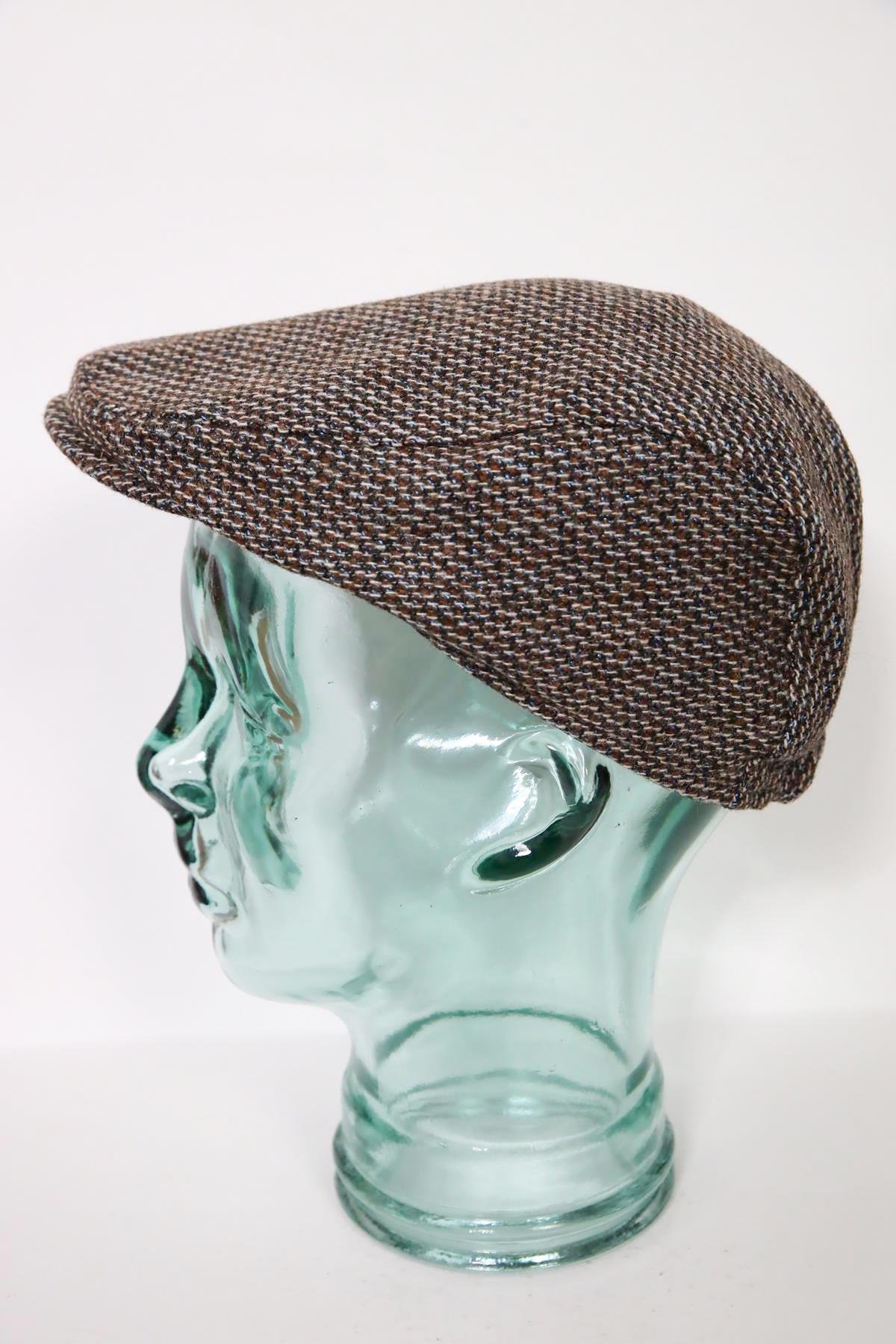  Kahverengi Yün Kasket