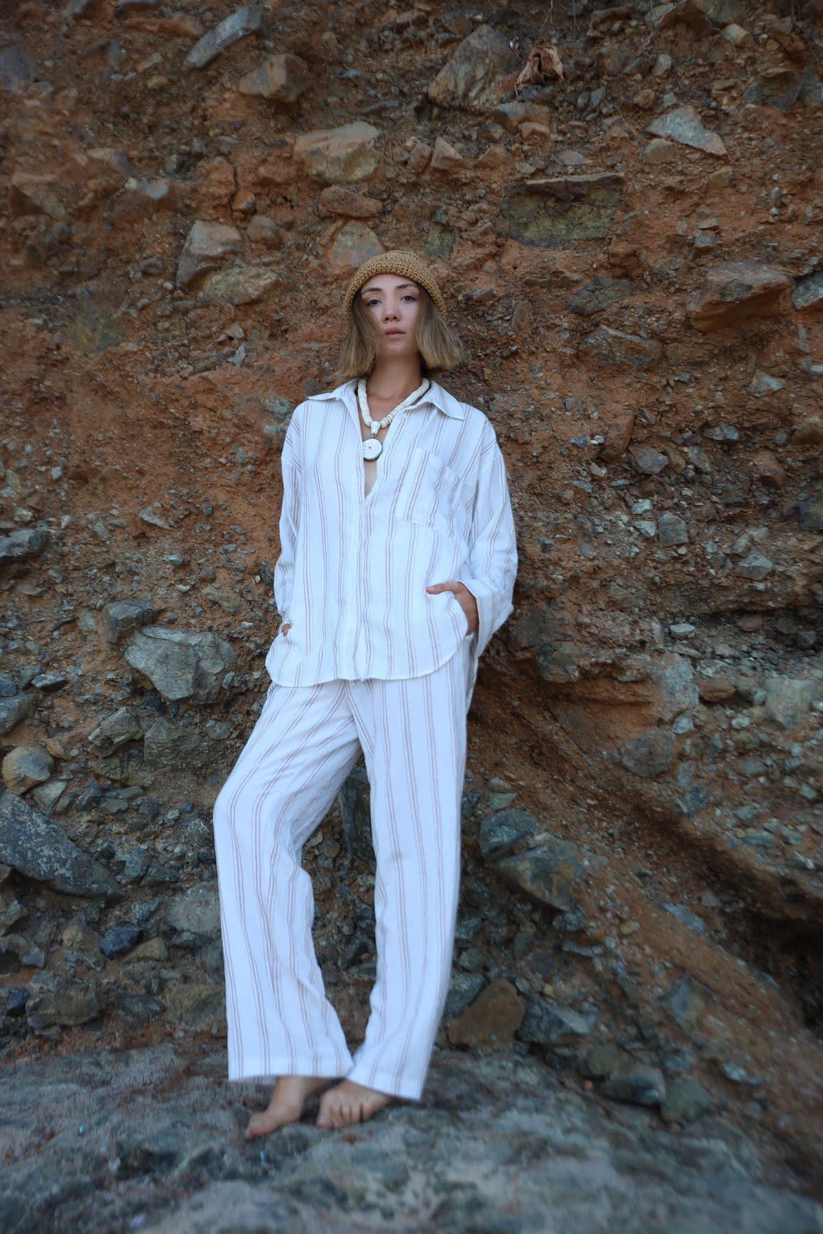  Sütlü Kahve Çizgili Yırtmaçlı Gömlek ve Pantolon Takım