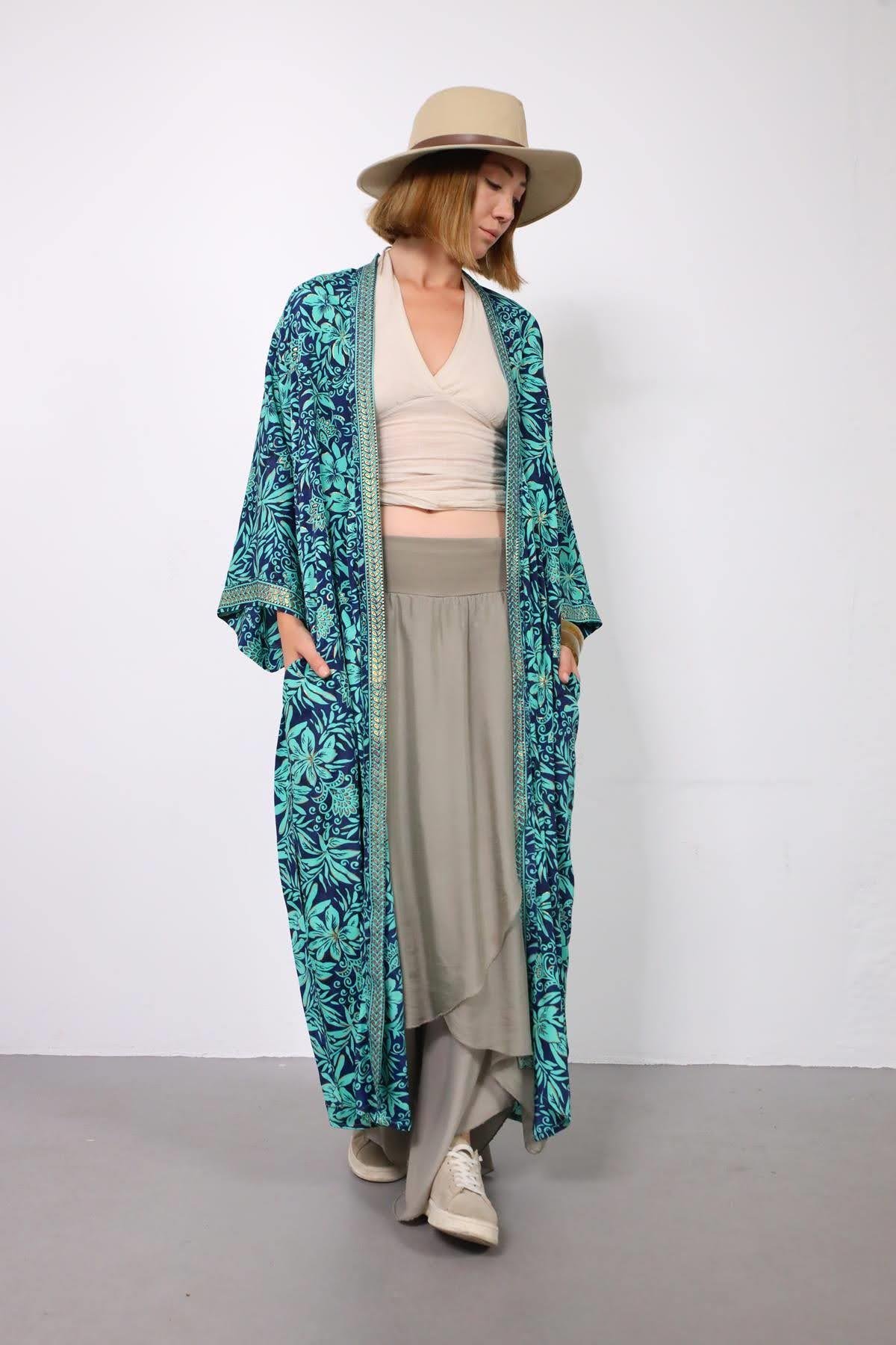 Lacivert Yaprak Desenli Gold Detaylı Kaftan - Şaman Butik Lacivert Yaprak Desenli Gold Detaylı Kaftan