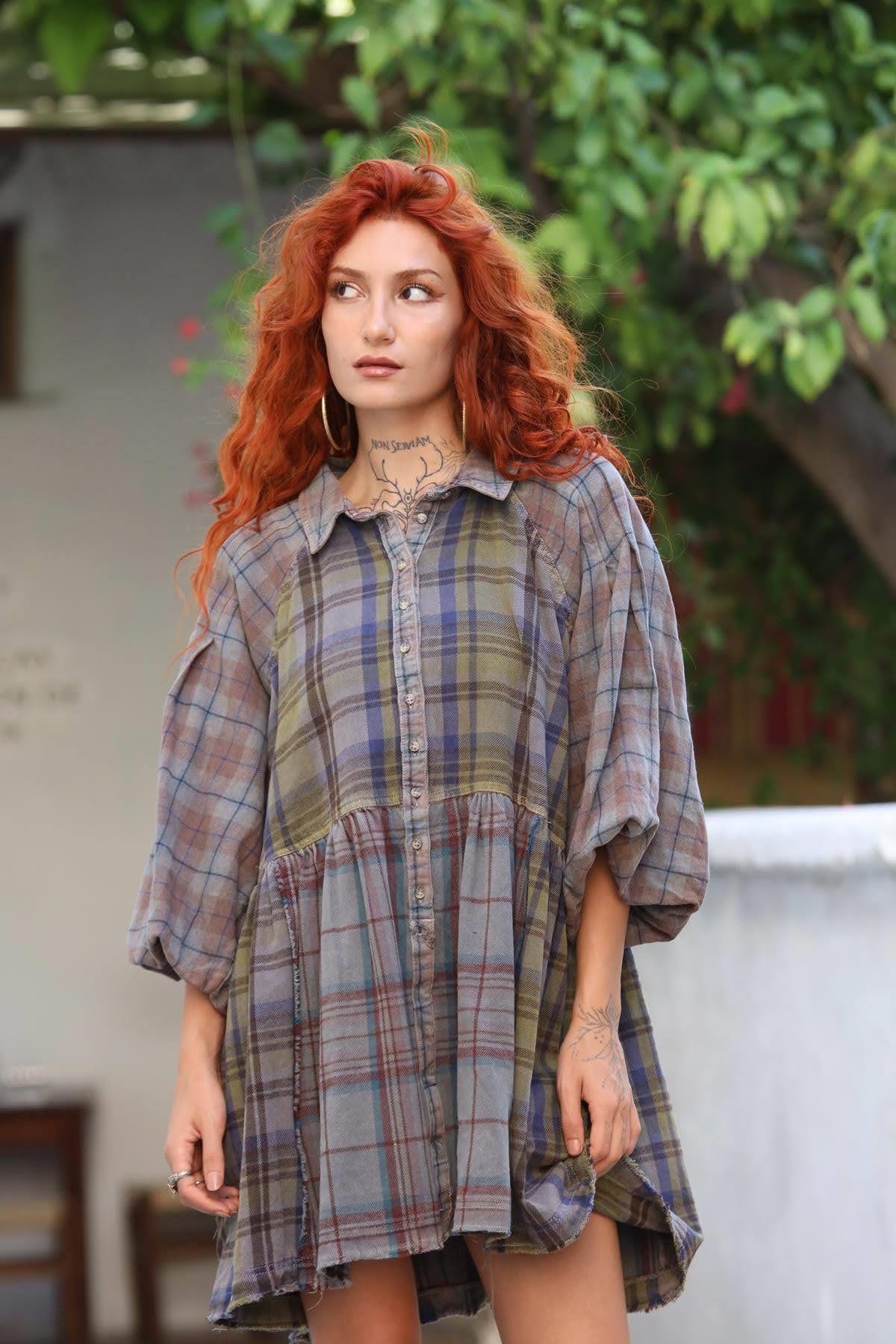 Füme Düğmeli Kolları Lastikli Mini Ekose Elbise