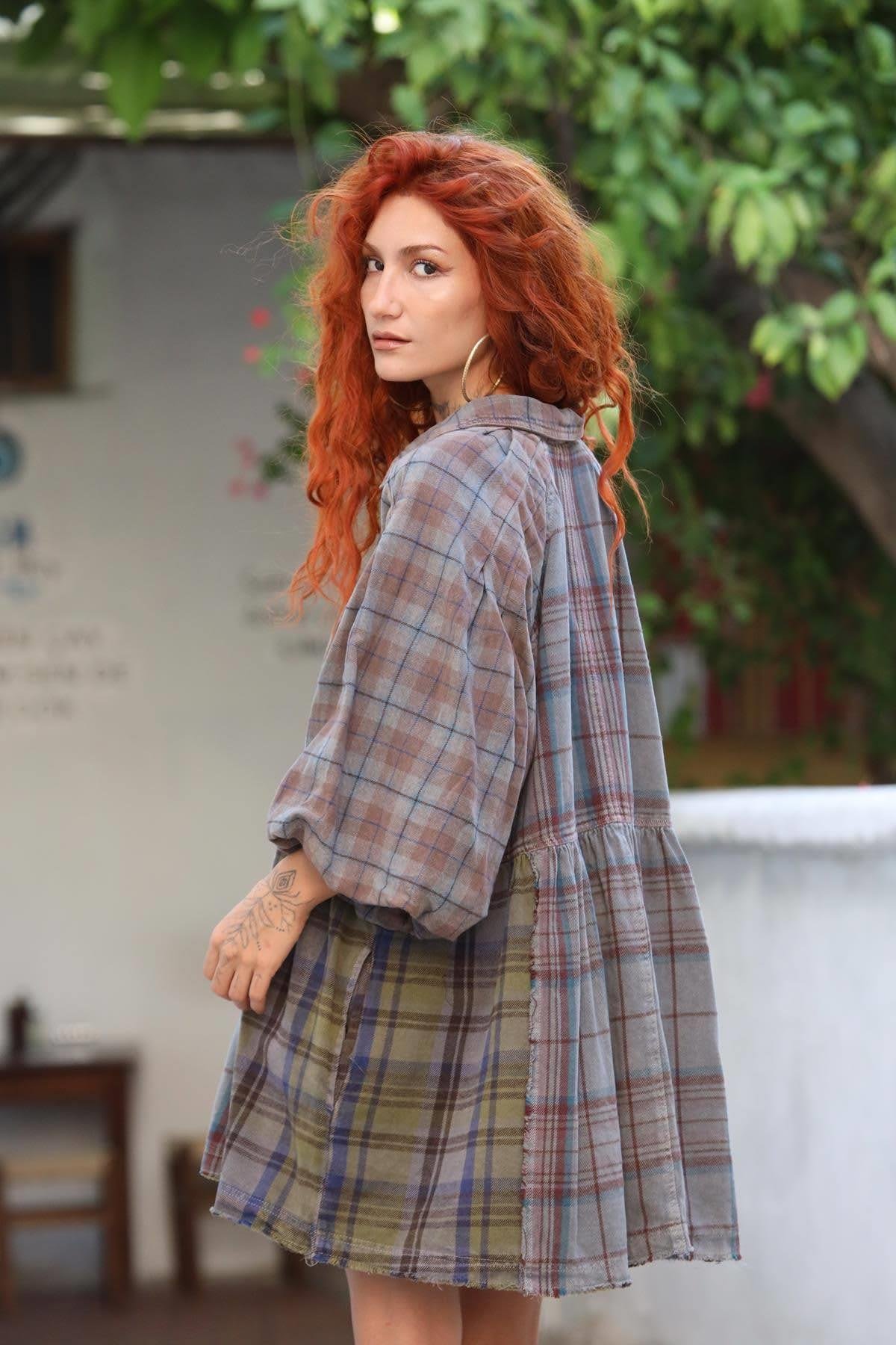 Füme Düğmeli Kolları Lastikli Mini Ekose Elbise