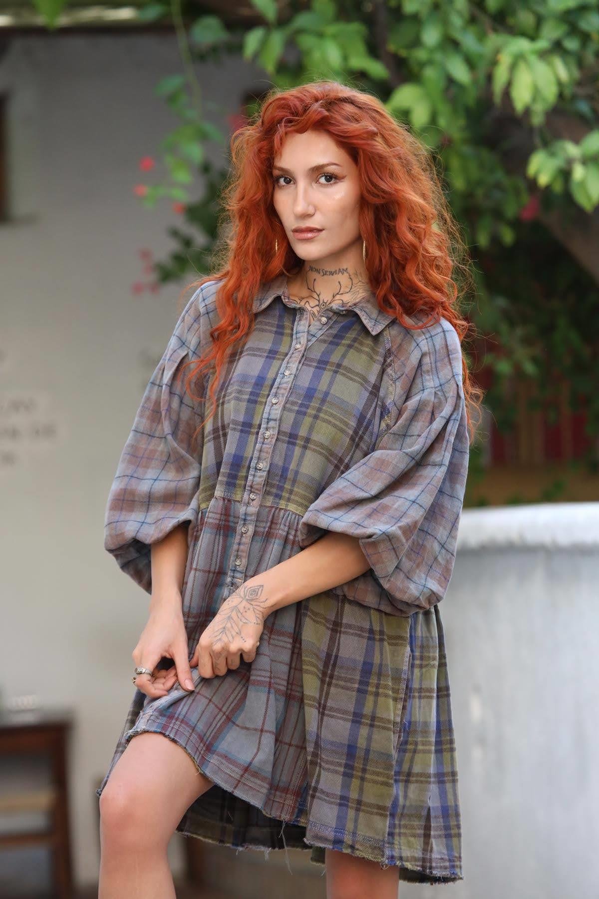 Füme Düğmeli Kolları Lastikli Mini Ekose Elbise