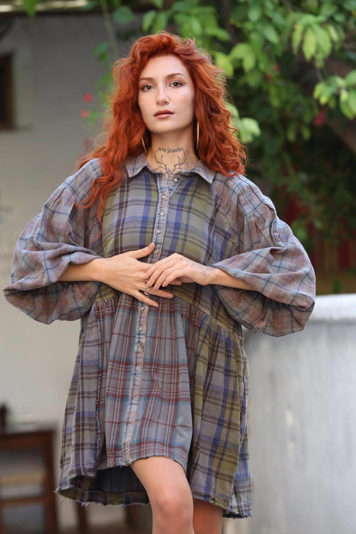 Füme Düğmeli Kolları Lastikli Mini Ekose Elbise