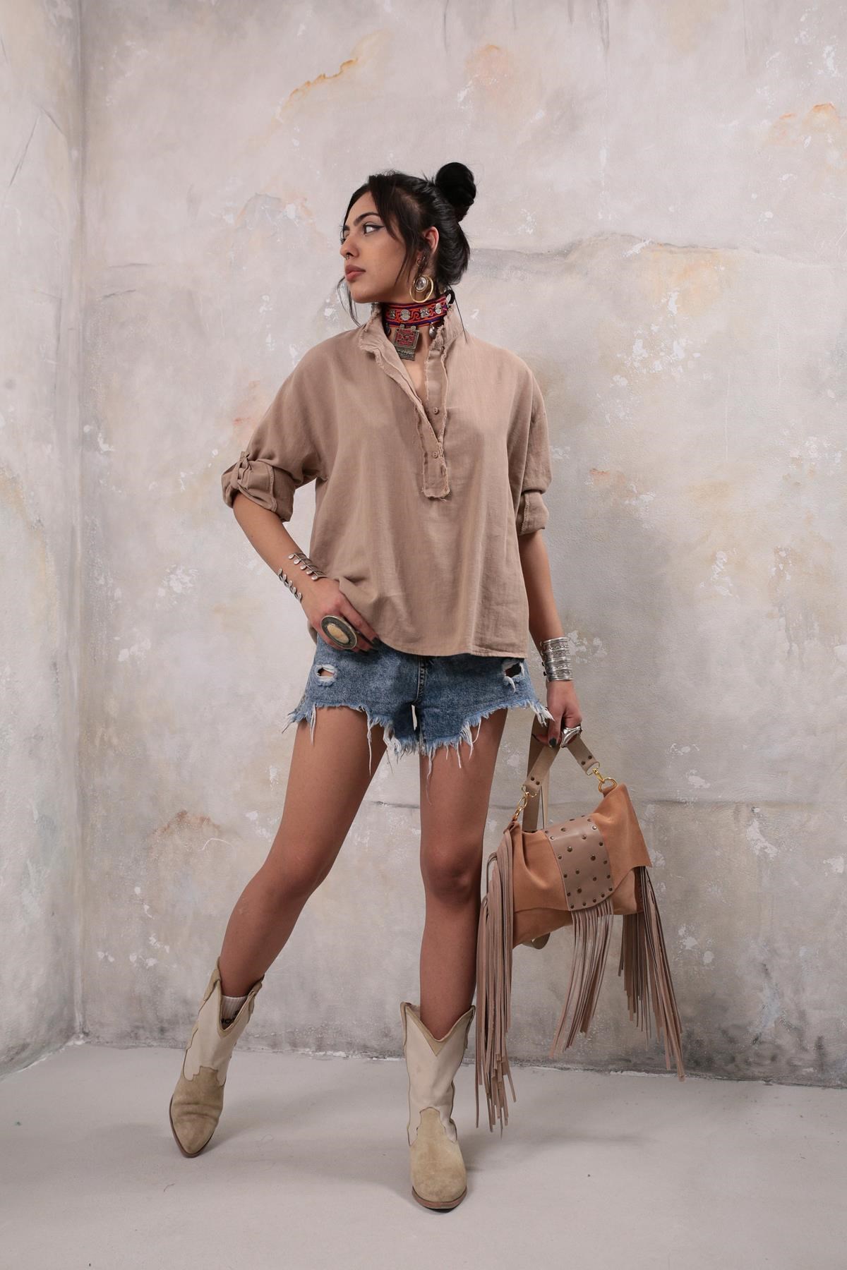  Açık Kahverengi Hakim Yaka Saçak Detaylı Gömlek