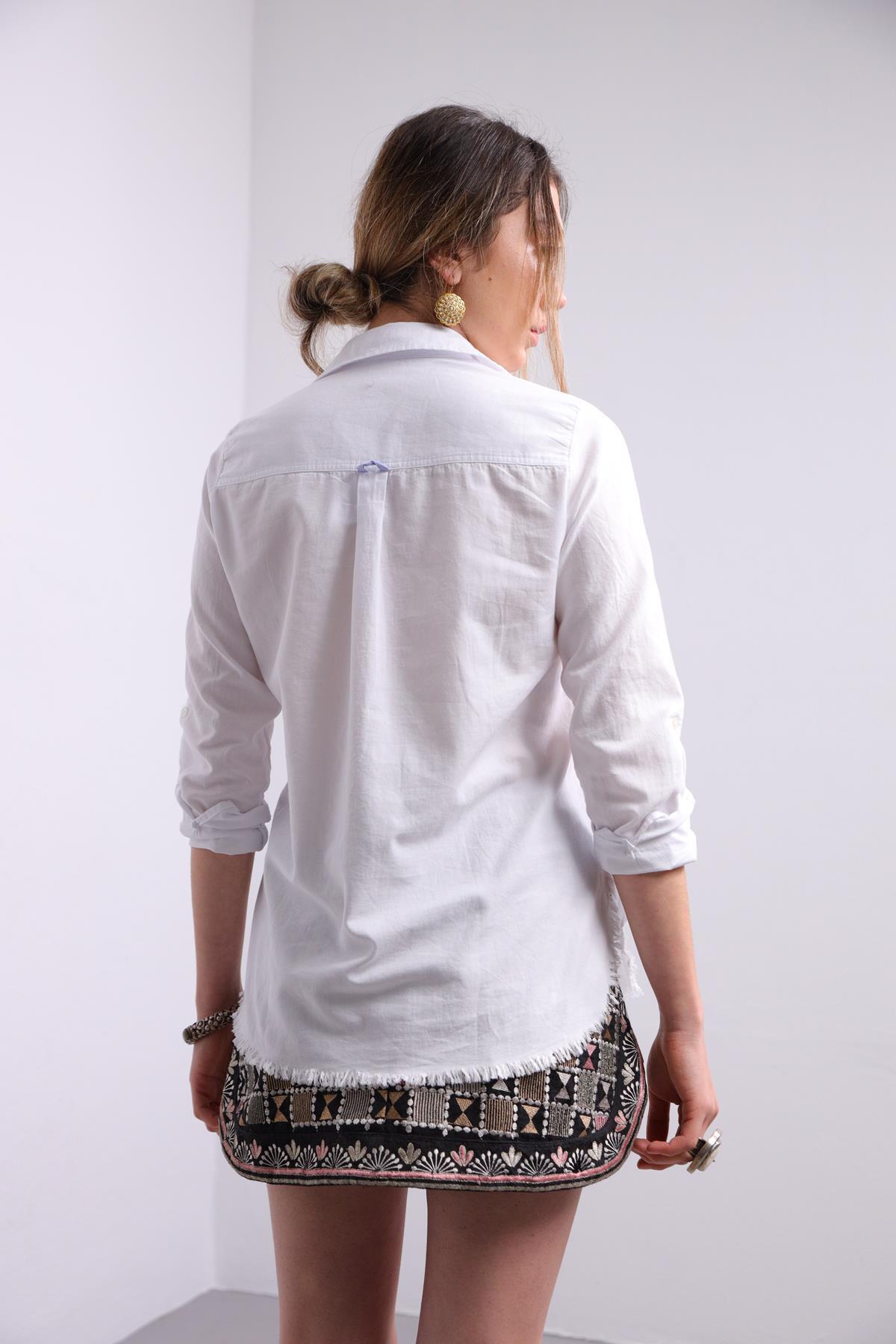  Beyaz Altı Püsküllü Gömlek