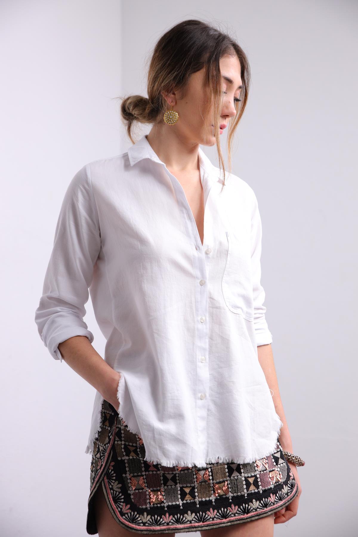  Beyaz Altı Püsküllü Gömlek