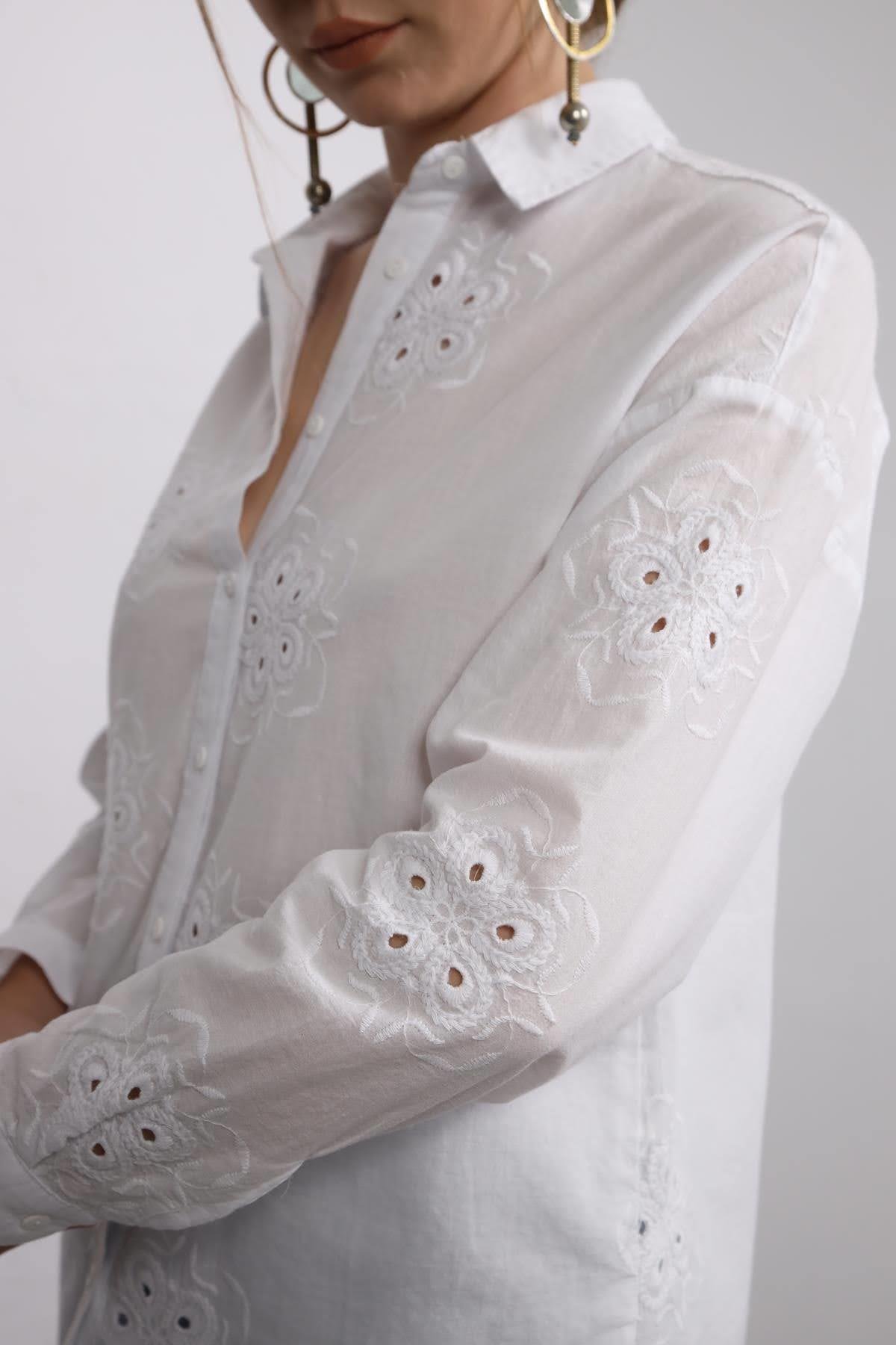  Beyaz Çiçek Güpürlü Gömlek