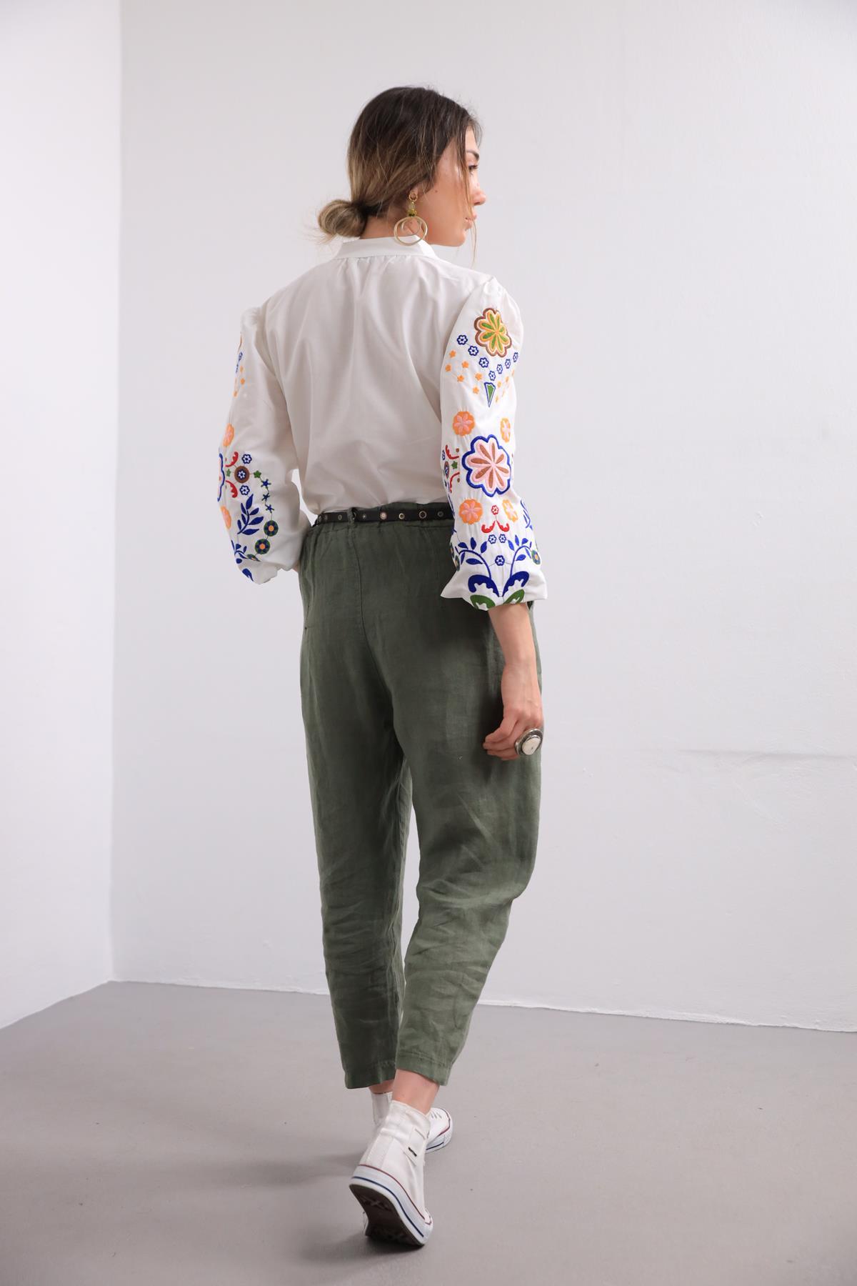  Beyaz Çiçek İşlemeli Gömlek