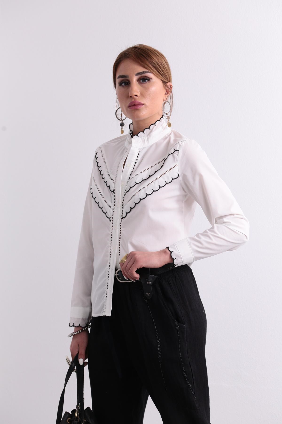  Beyaz Delikli Siyah İşleme Detaylı Gömlek