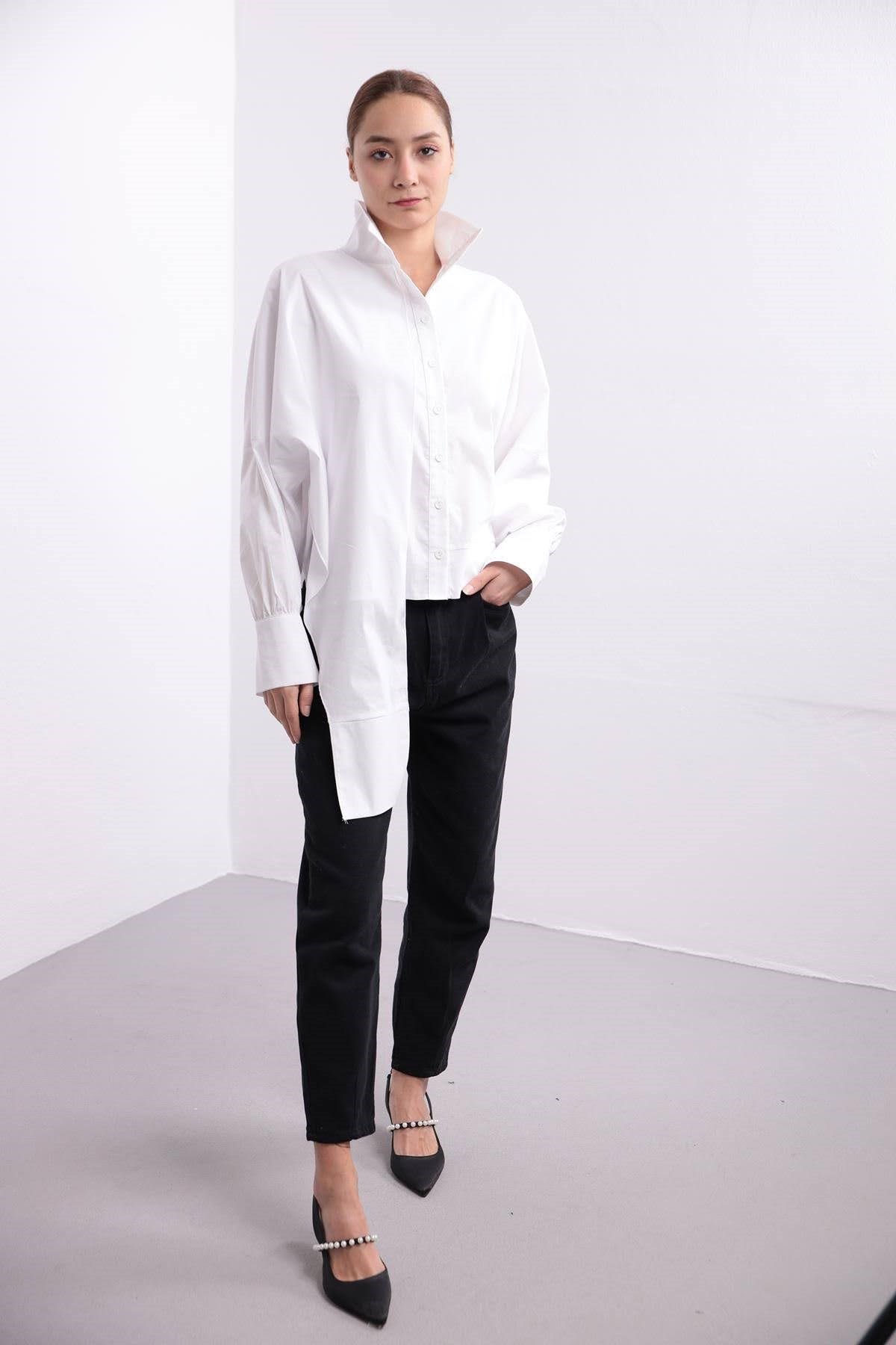  Beyaz Dik Yakalı Asimetrik Gömlek