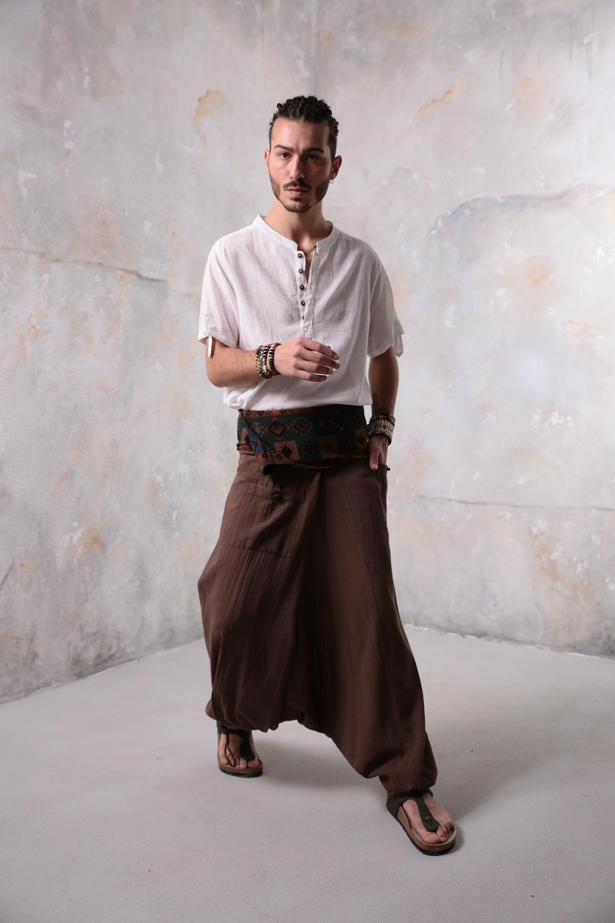  Beyaz Düğmeli Kısa Kollu Hakim Yaka Erkek Gömlek