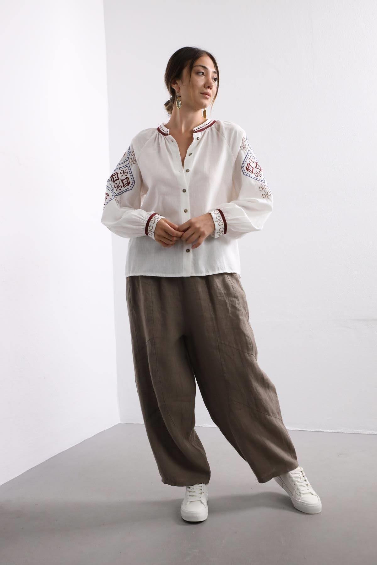  Beyaz Etnik İşlemeli Gömlek