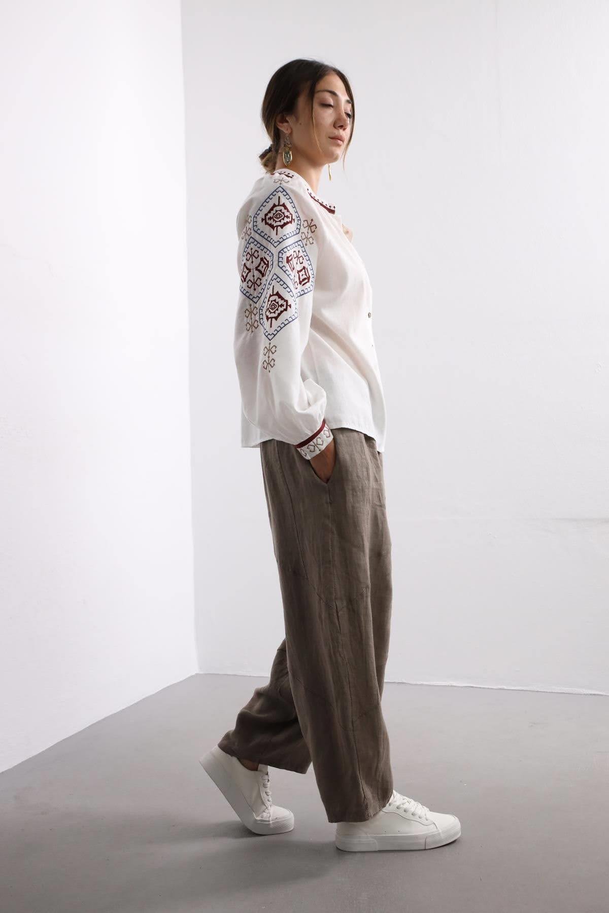  Beyaz Etnik İşlemeli Gömlek