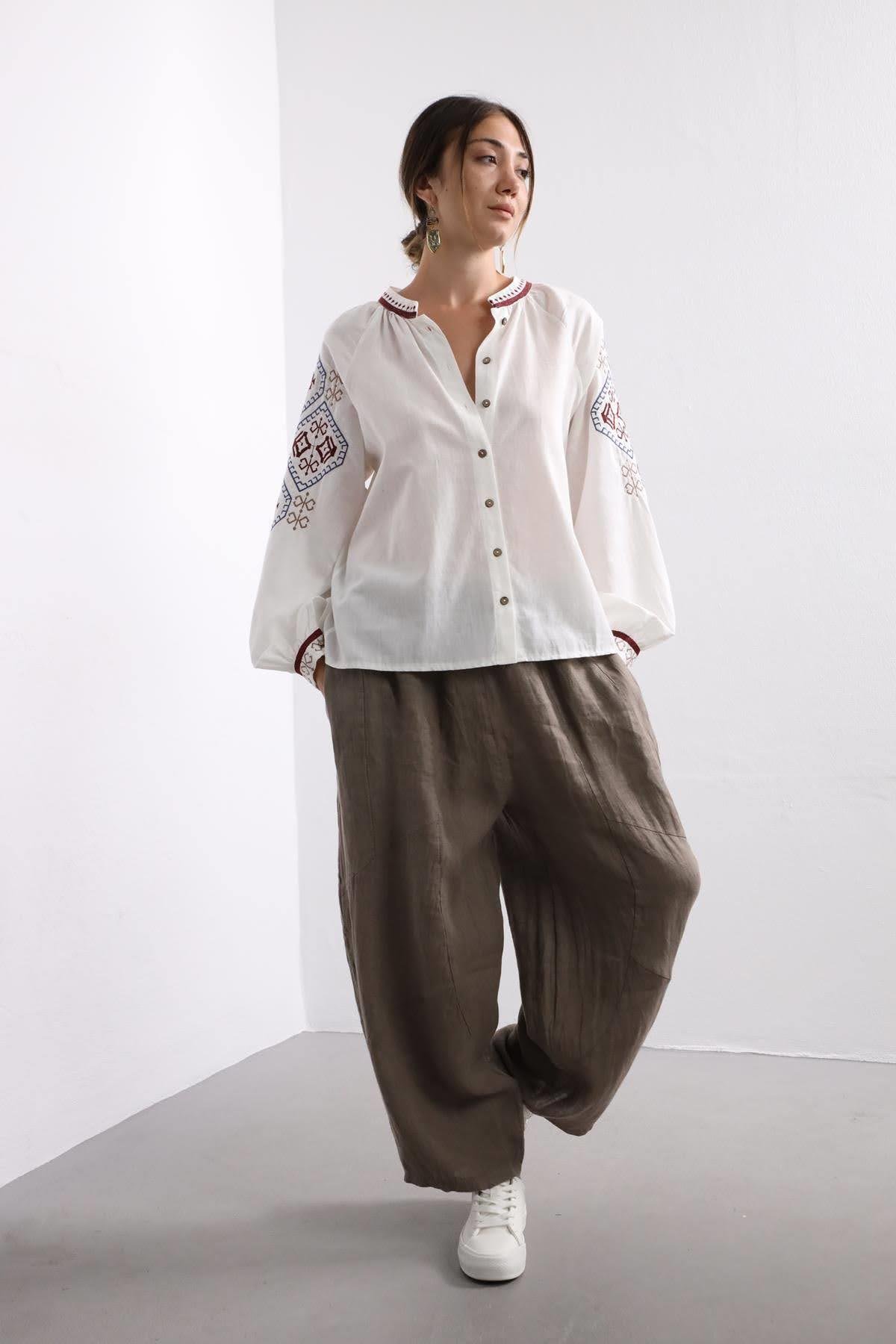  Beyaz Etnik İşlemeli Gömlek