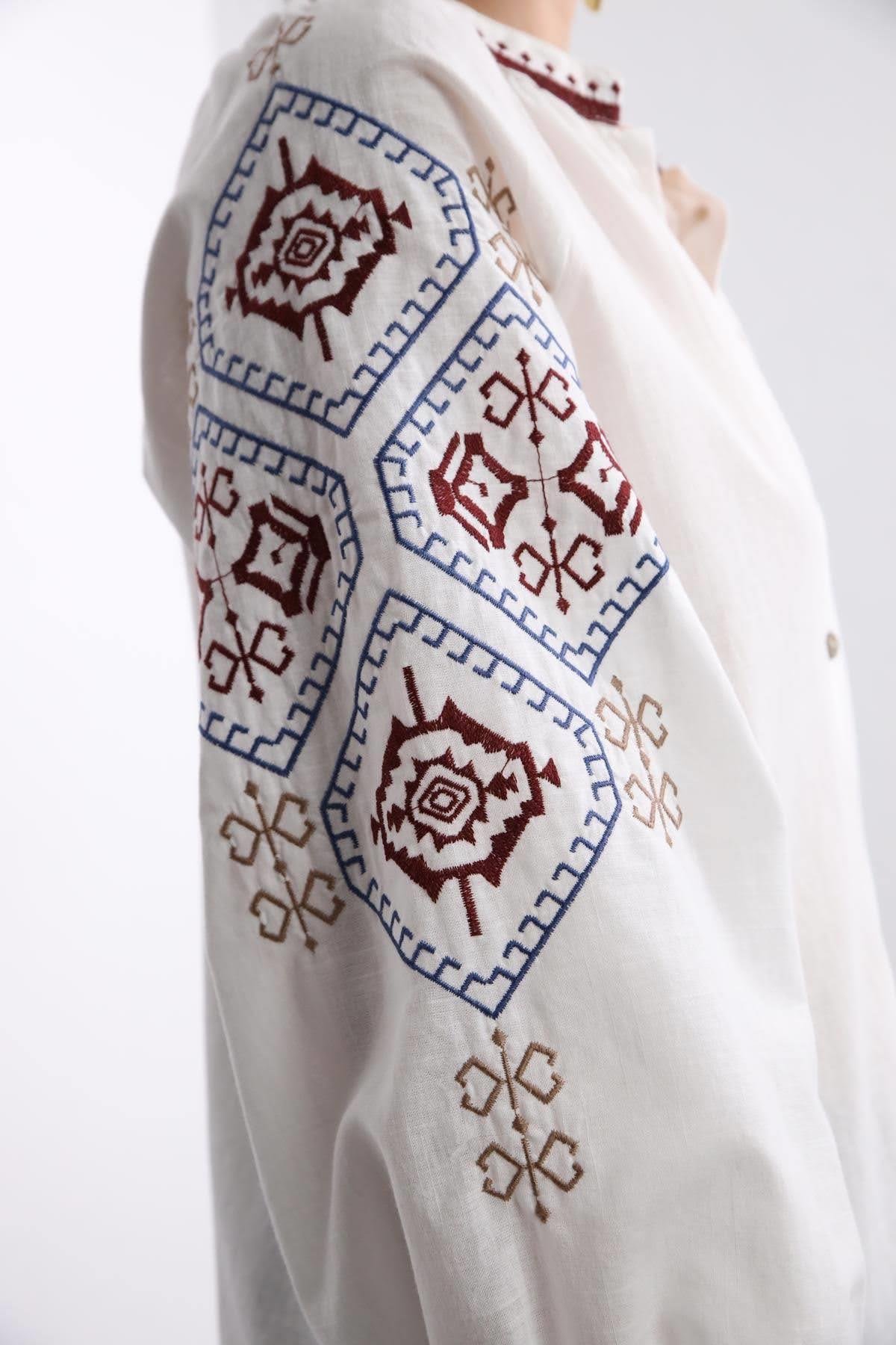  Beyaz Etnik İşlemeli Gömlek