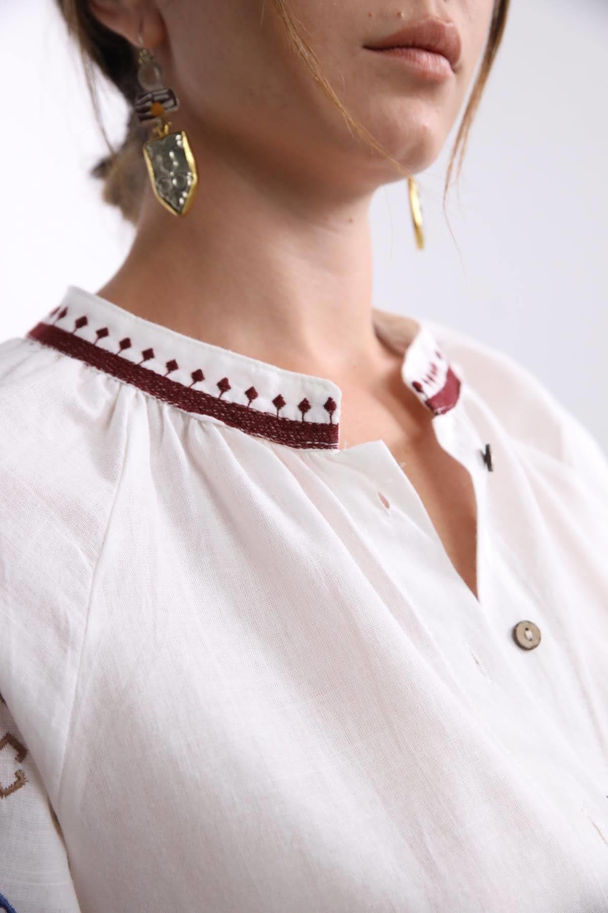  Beyaz Etnik İşlemeli Gömlek