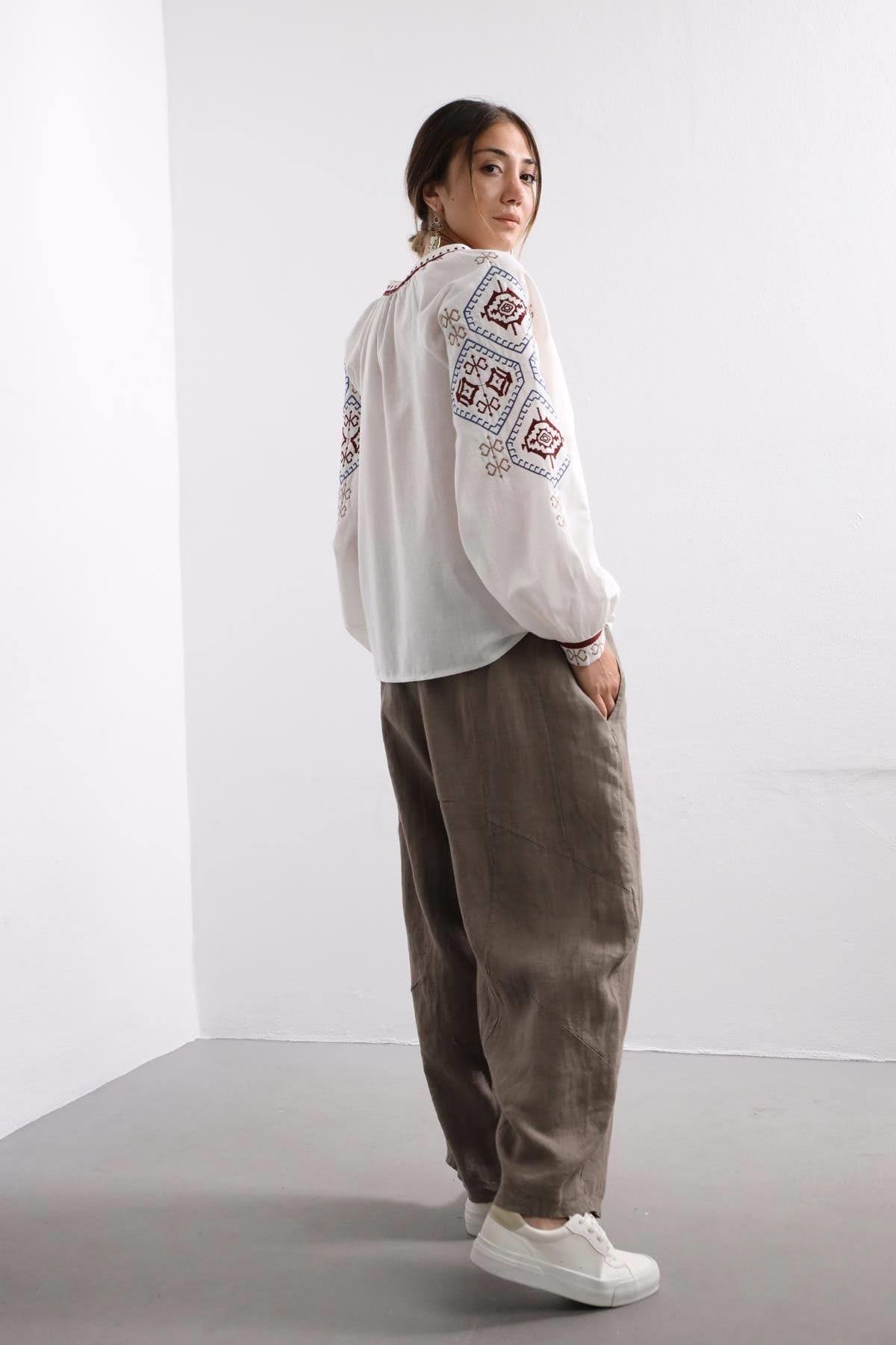  Beyaz Etnik İşlemeli Gömlek