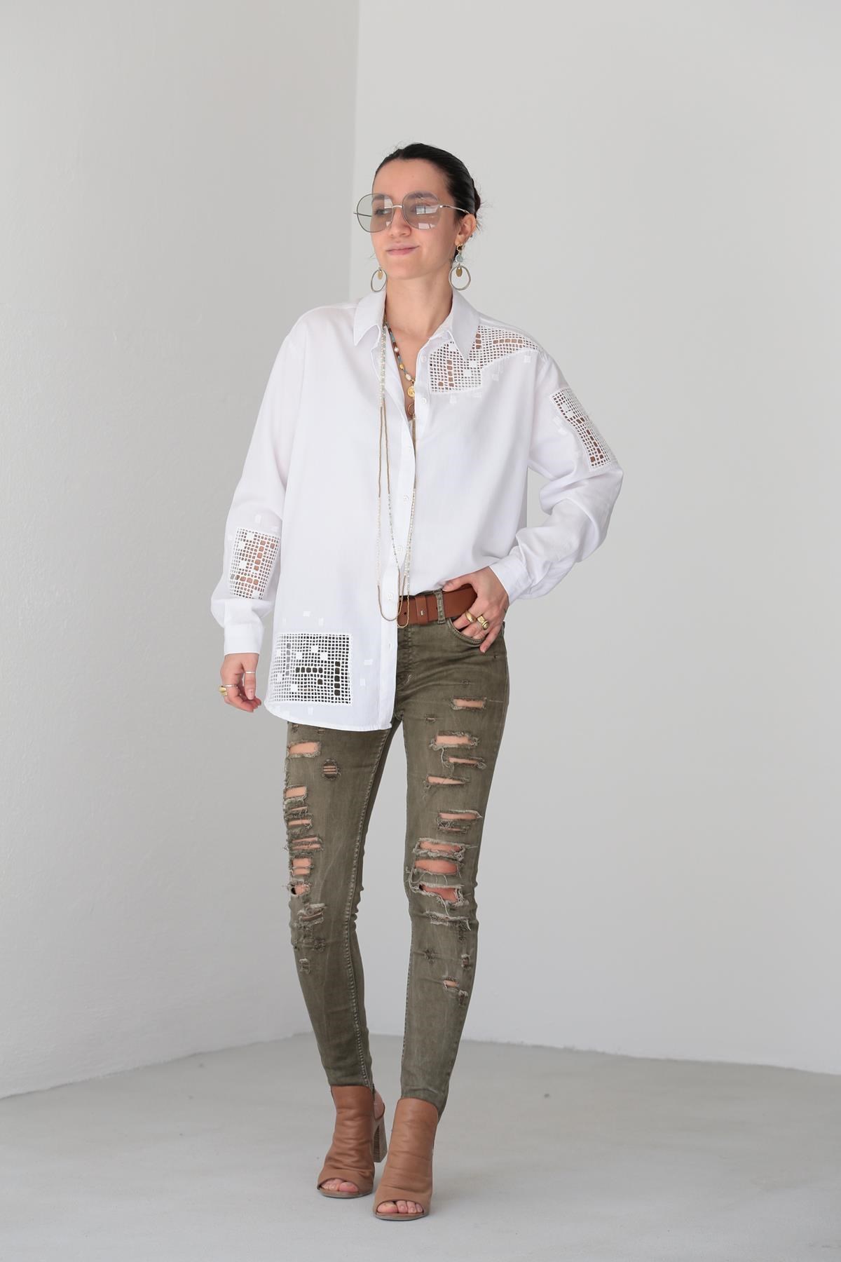  Beyaz File Detaylı Gömlek