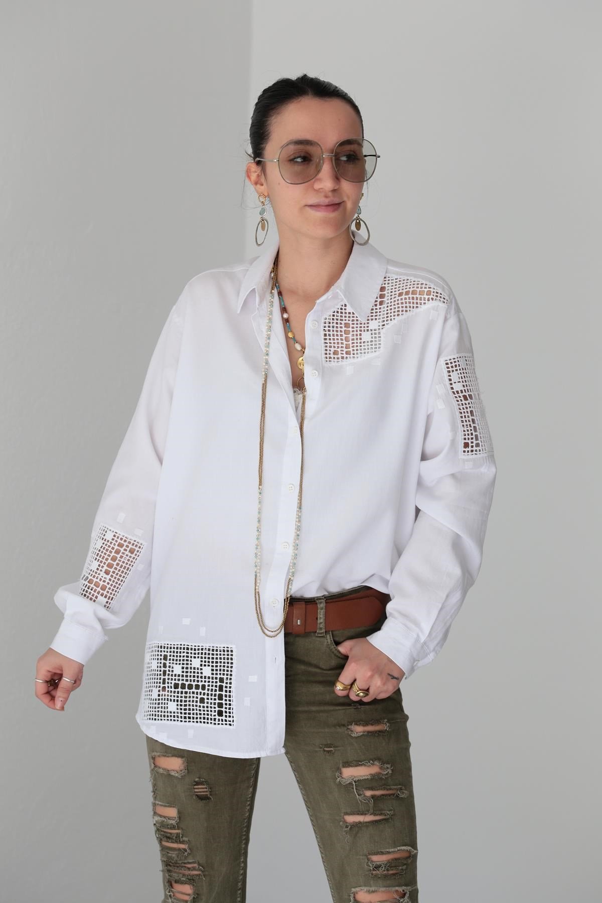 Beyaz File Detaylı Gömlek