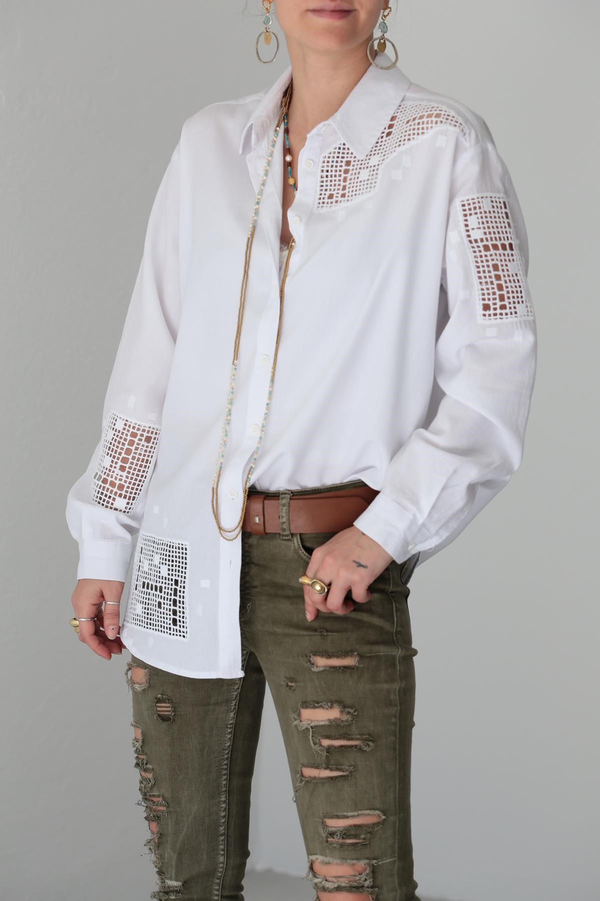  Beyaz File Detaylı Gömlek