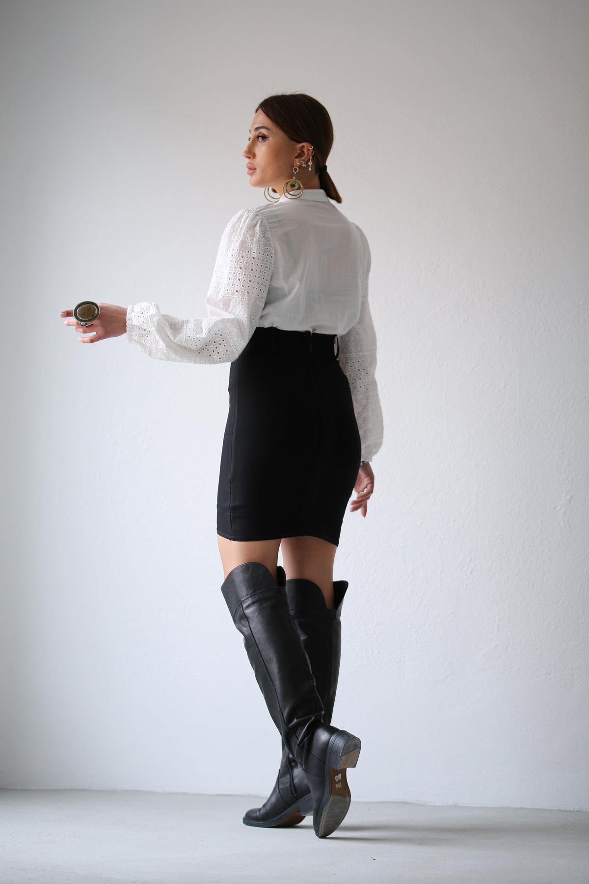  Beyaz Hakim Yaka Güpür Detaylı Gömlek