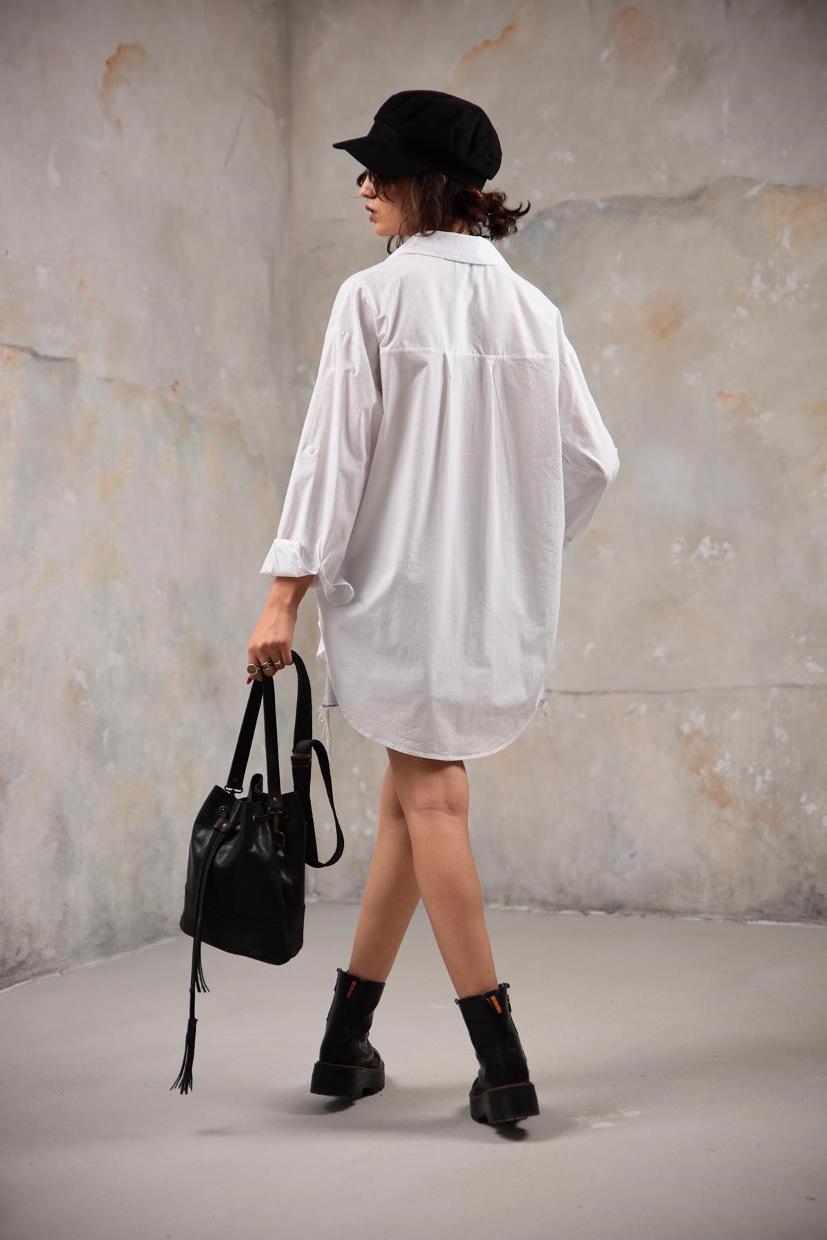  Beyaz Tek Cepli Yuvarlak Kesim Arkası Uzun Gömlek