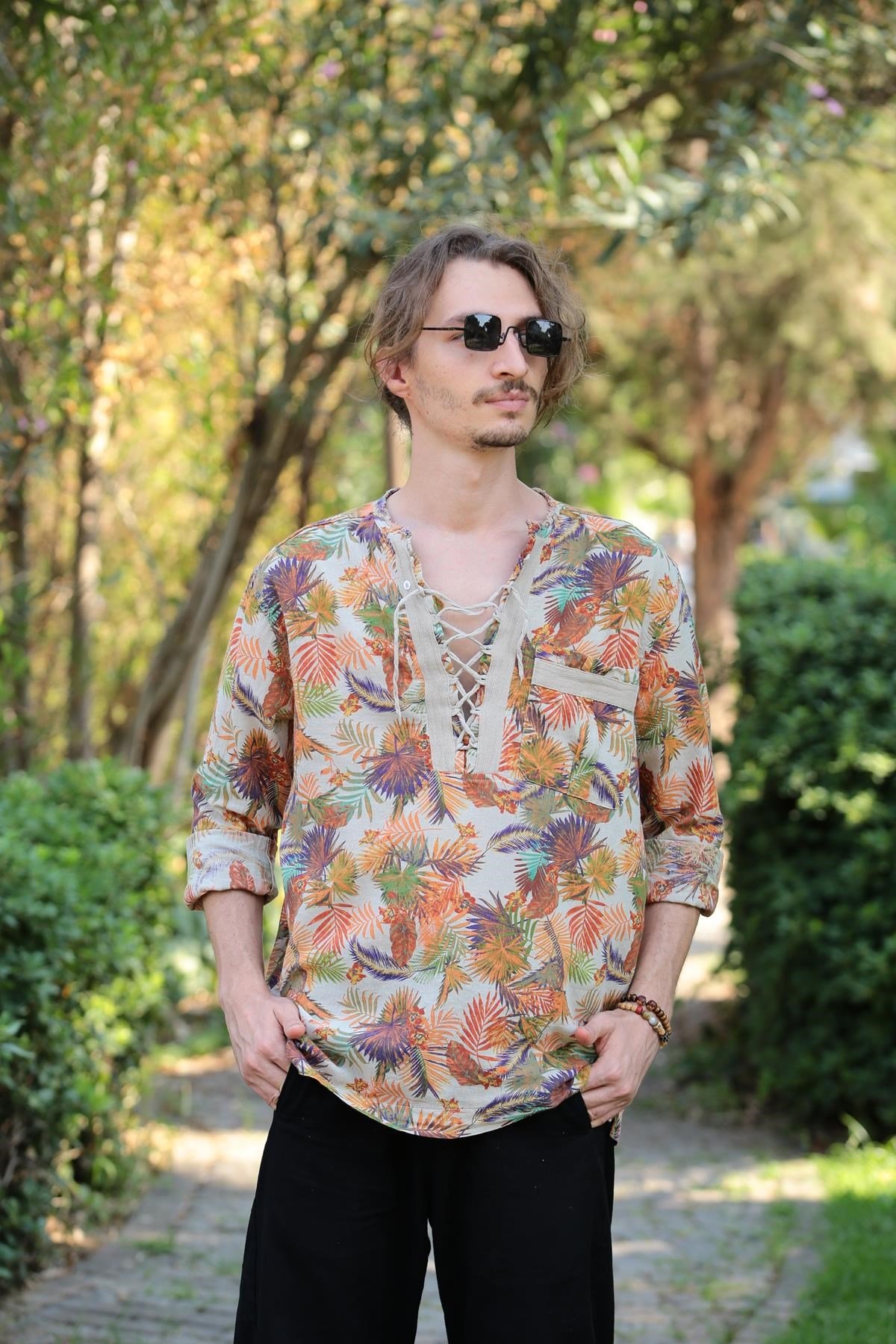  Krem Desenli Yakası Bağcıklı Bohem Erkek Gömlek