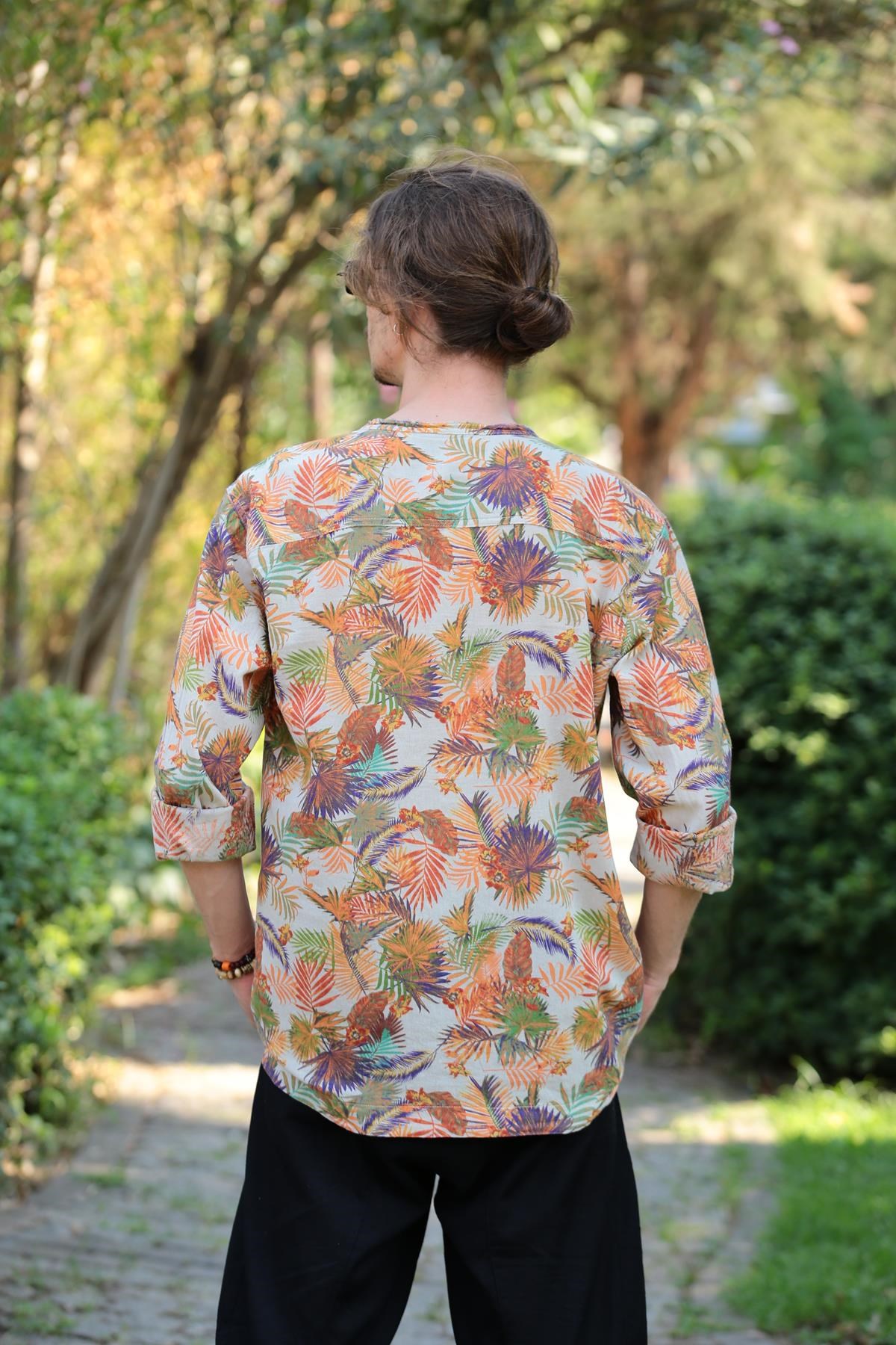  Krem Desenli Yakası Bağcıklı Bohem Erkek Gömlek