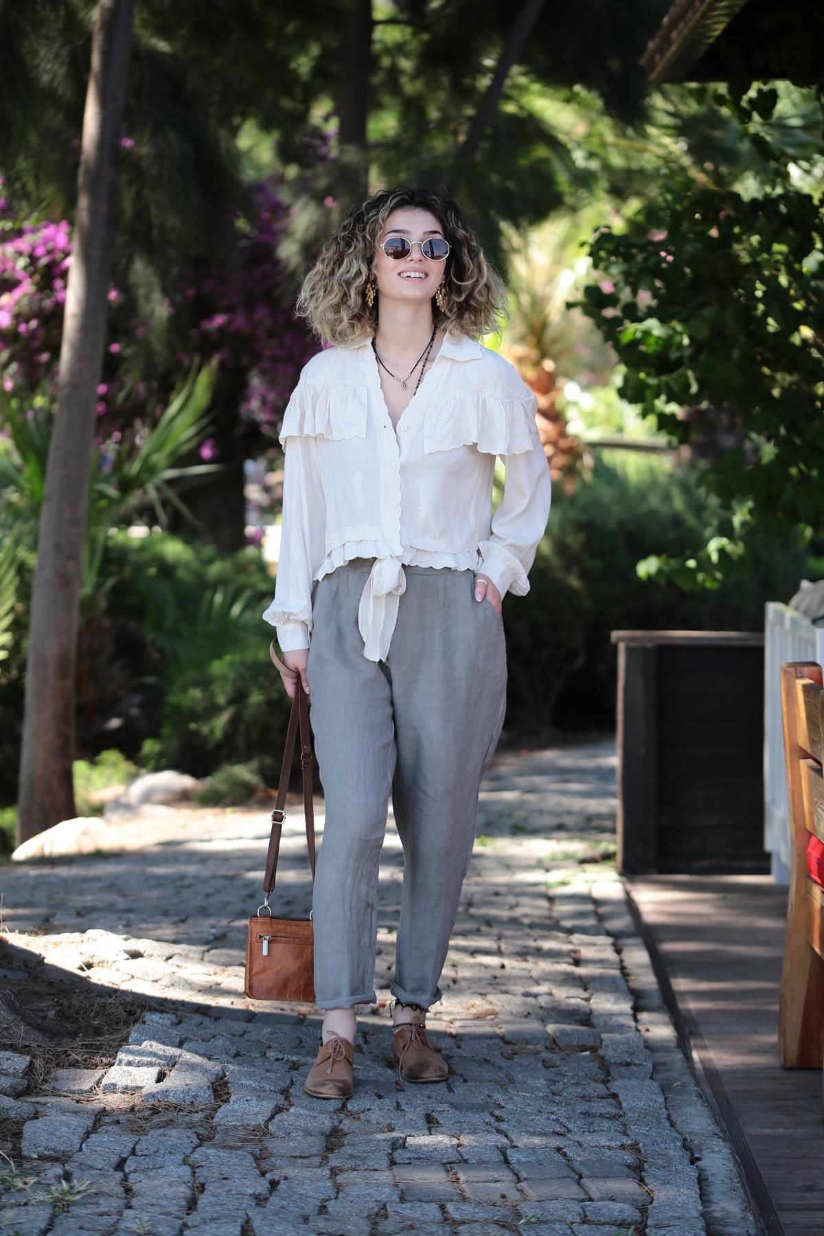  Krem Eteği Bağlamalı Desenli Gömlek