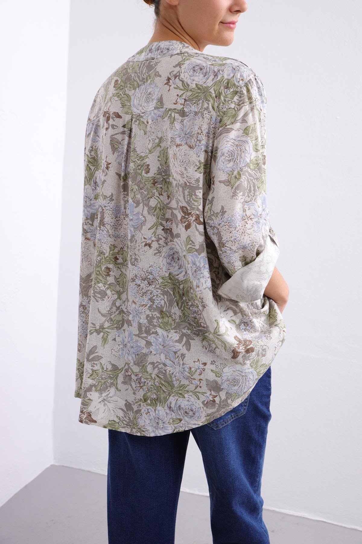  Krem Rengi Çiçek Desenli Pul Detaylı Gömlek