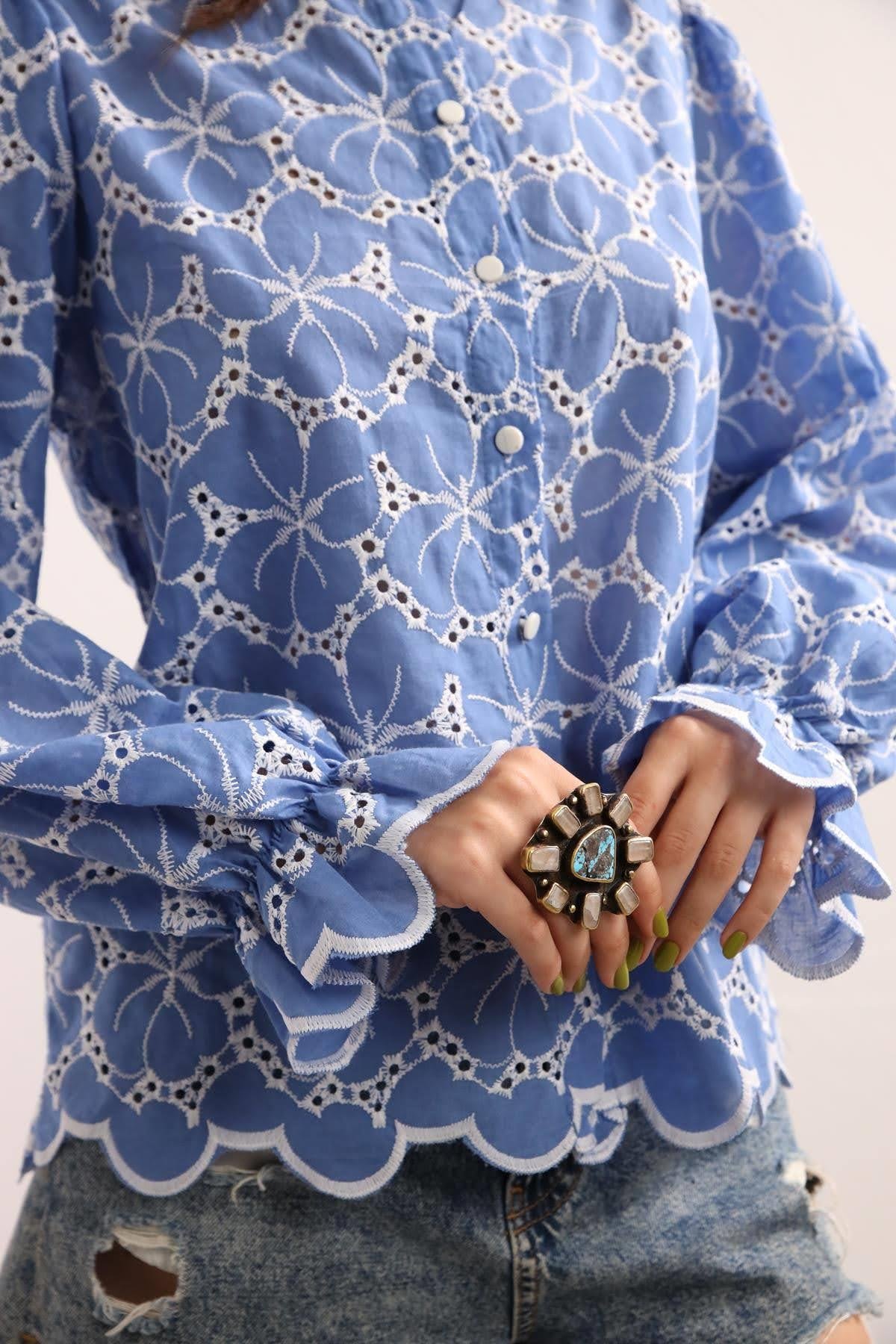  Mavi Güpürlü Gömlek