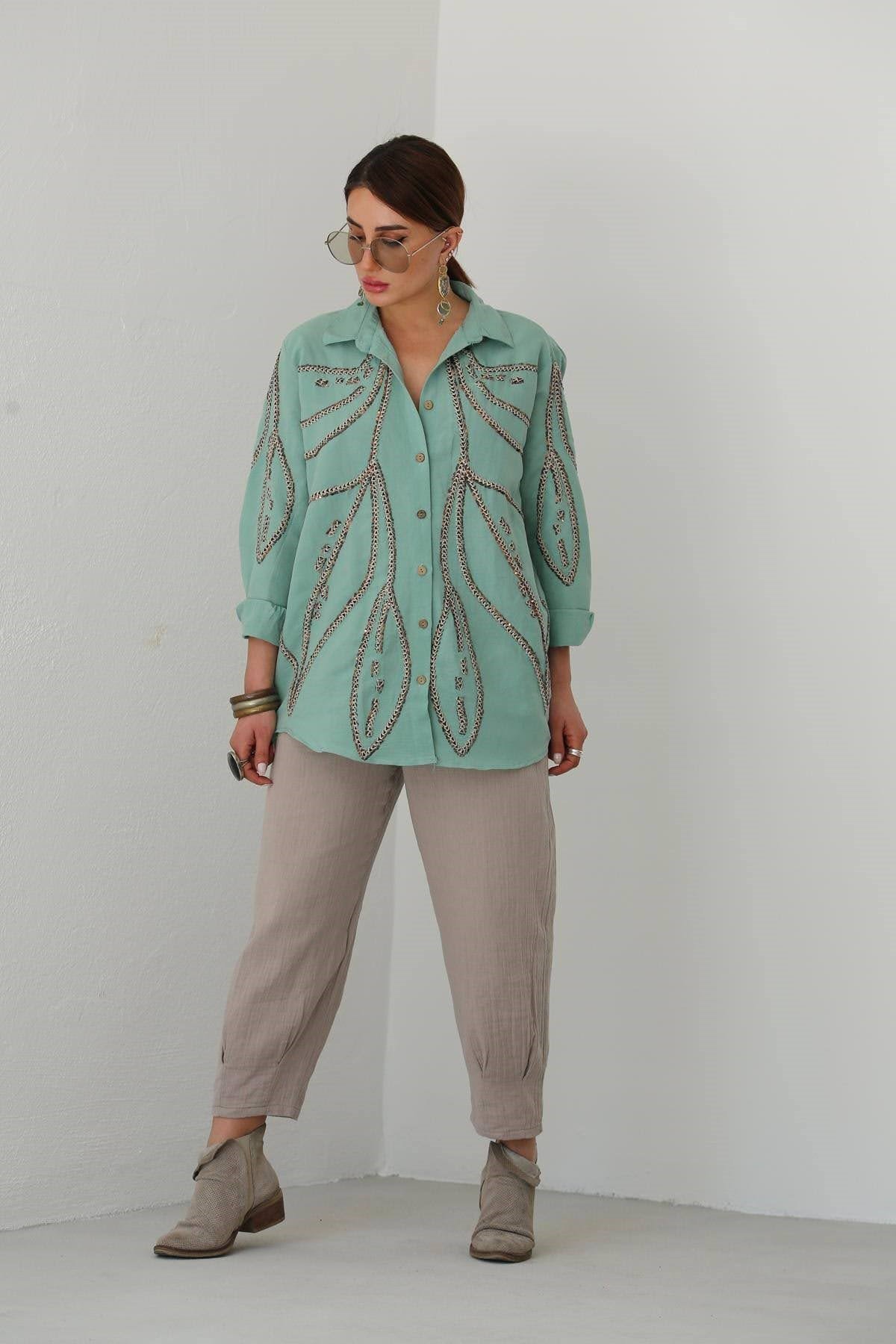  Mint Yeşili İşlemeli Payetli Gömlek