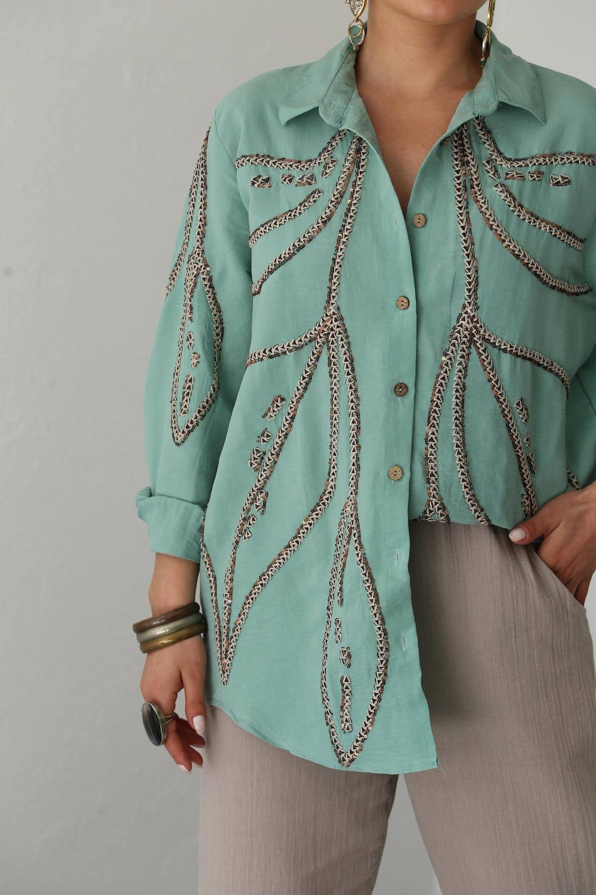  Mint Yeşili İşlemeli Payetli Gömlek
