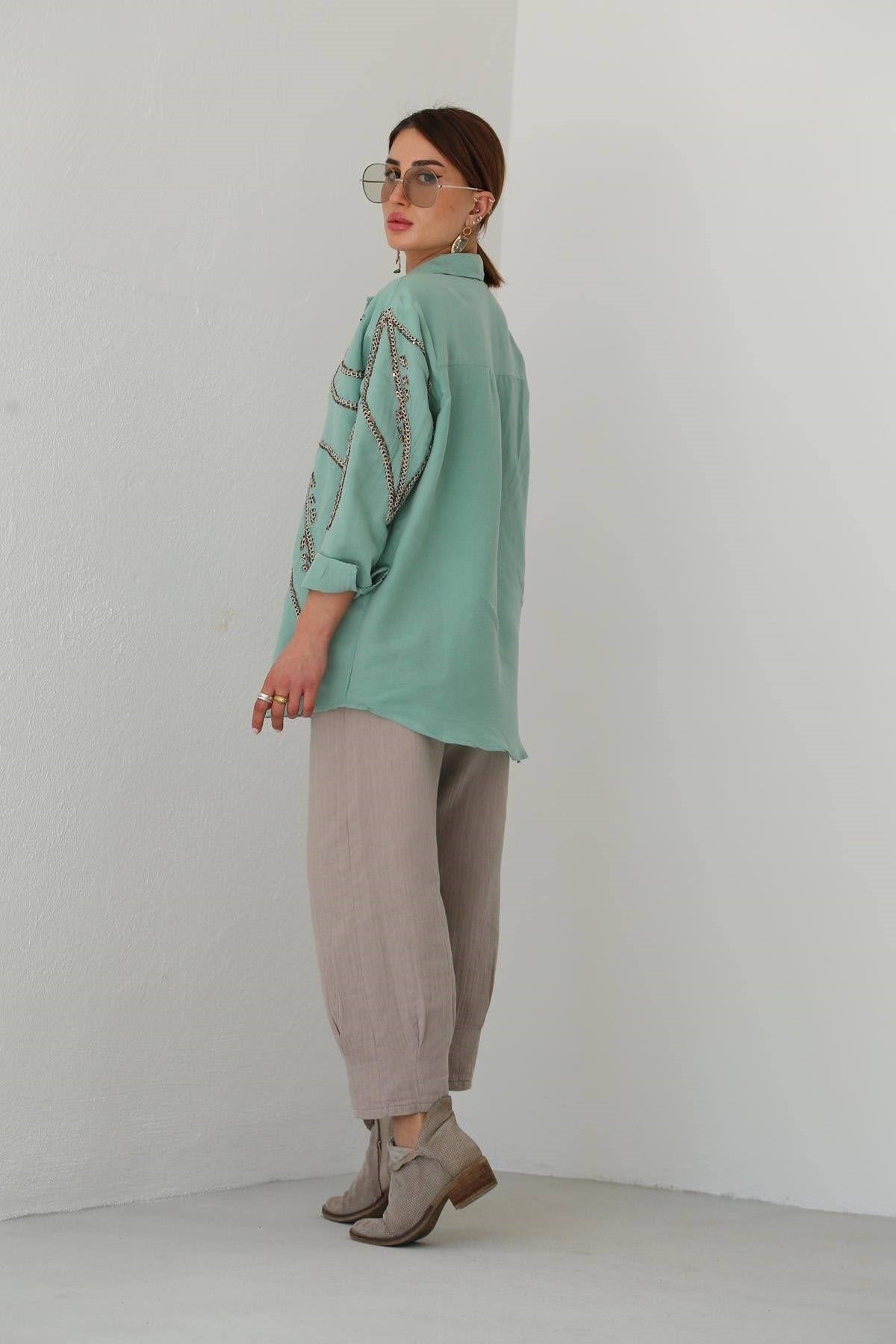  Mint Yeşili İşlemeli Payetli Gömlek