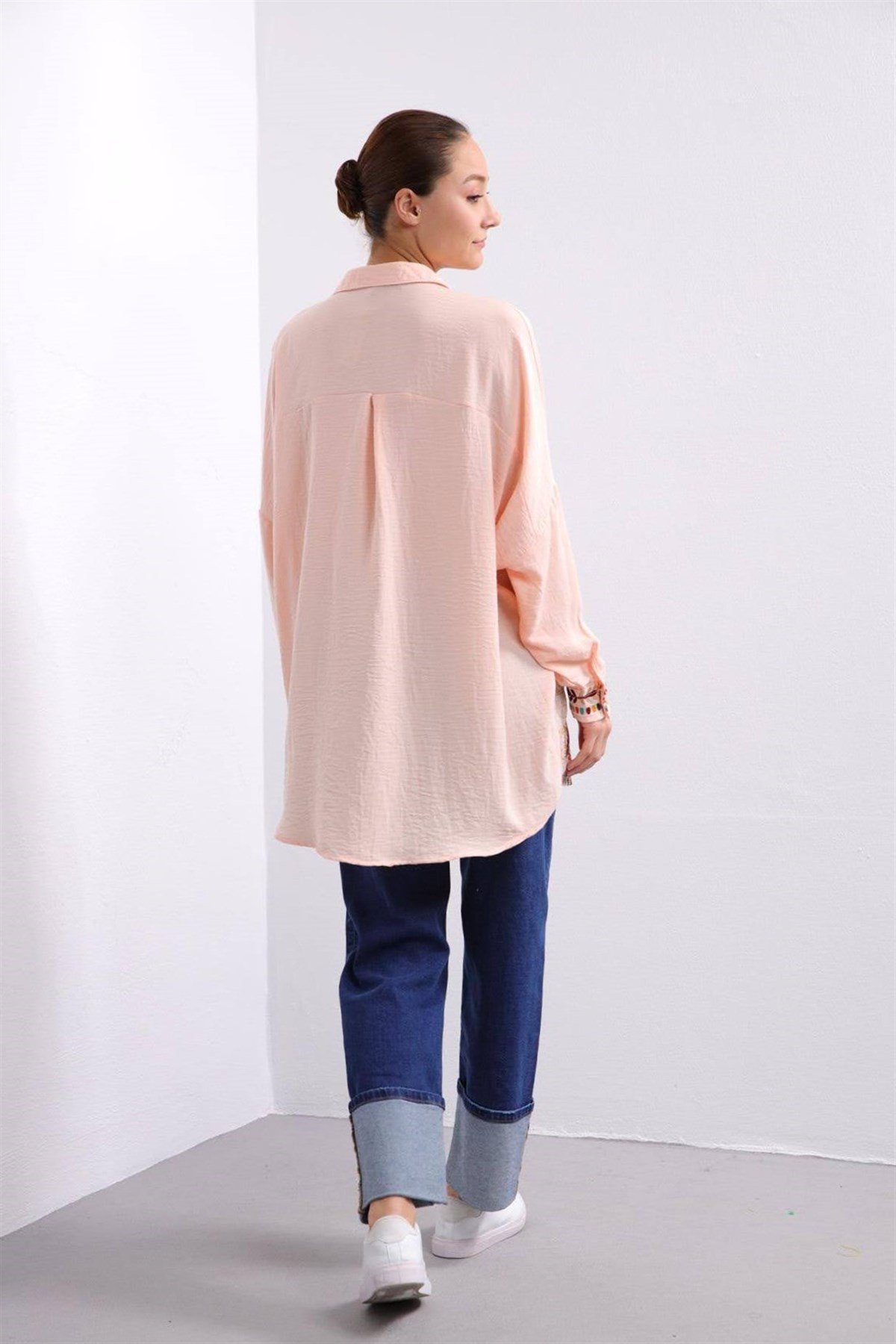  Pembe Desenli İşlemeli Gömlek