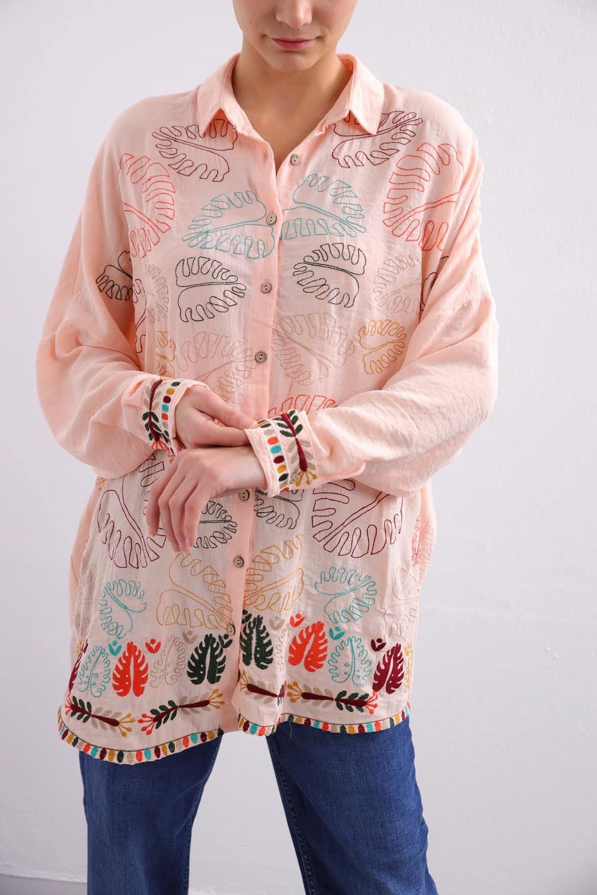  Pembe Desenli İşlemeli Gömlek