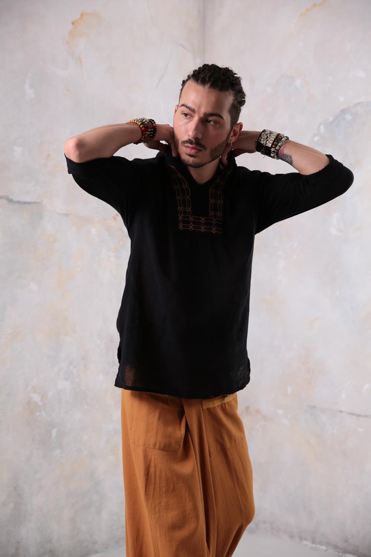  Siyah Hakim Yaka Nakış Detaylı Pamuk Gömlek